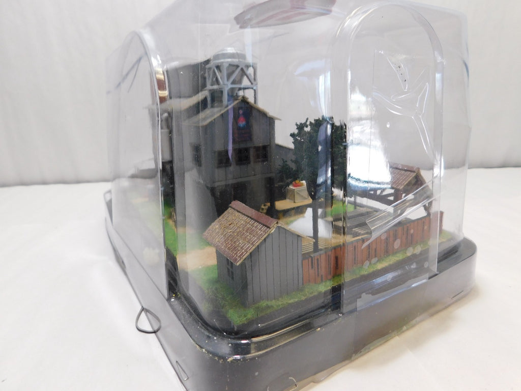 Menards Gold Line Collection 279 5002 HO Scale Dakota Cabinet Factory 1