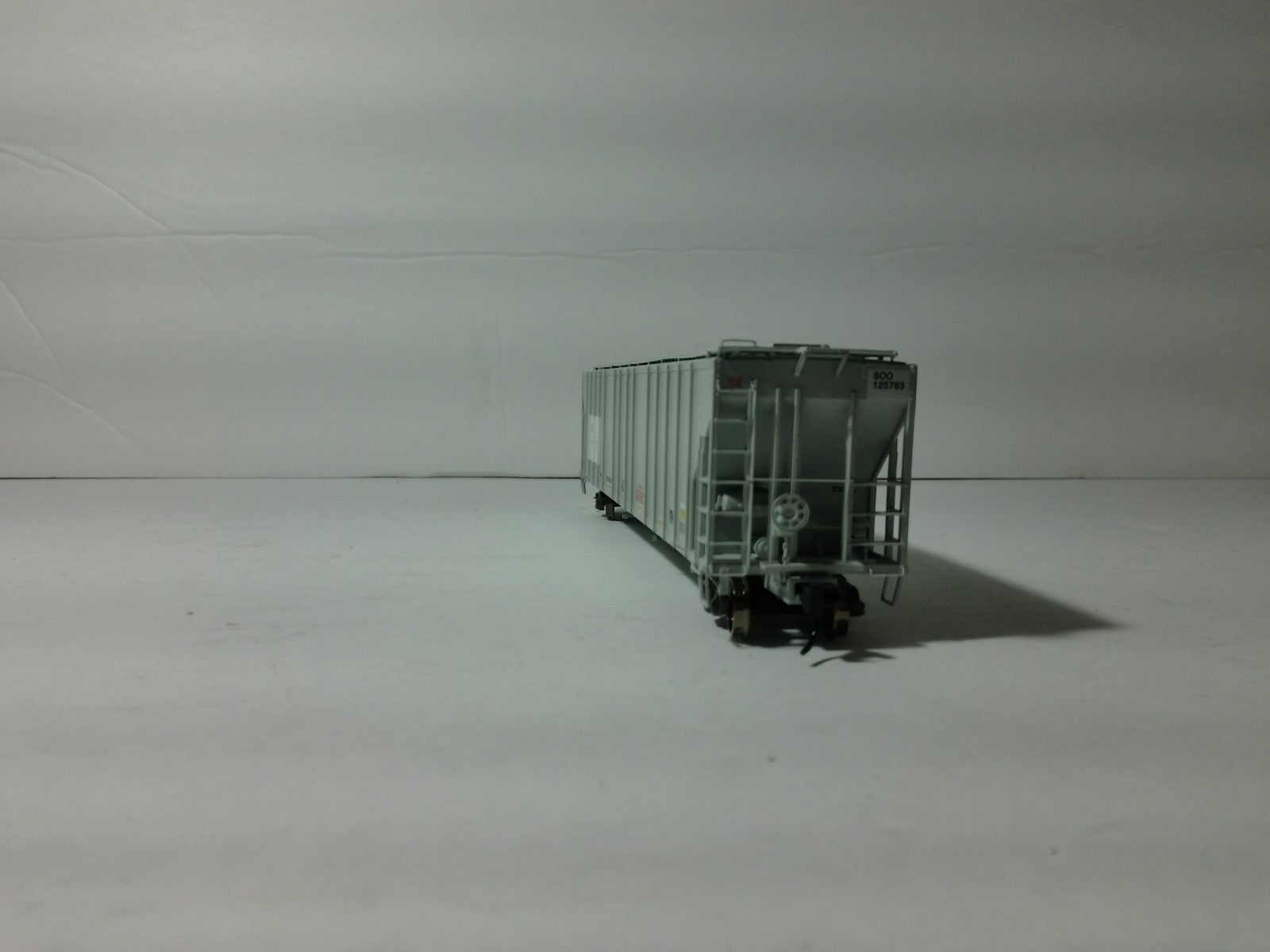 Walthers 932-41206 HO Scale Covered Hopper Soo Line #1257635