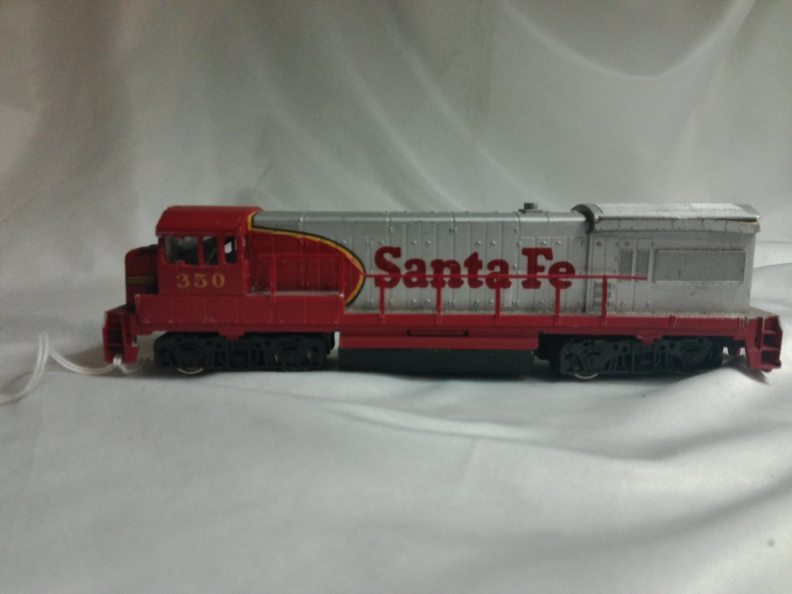 Bachmann HO Scale Santa Fe ATSF Diesel #350 RUNS - READ (No Box)0