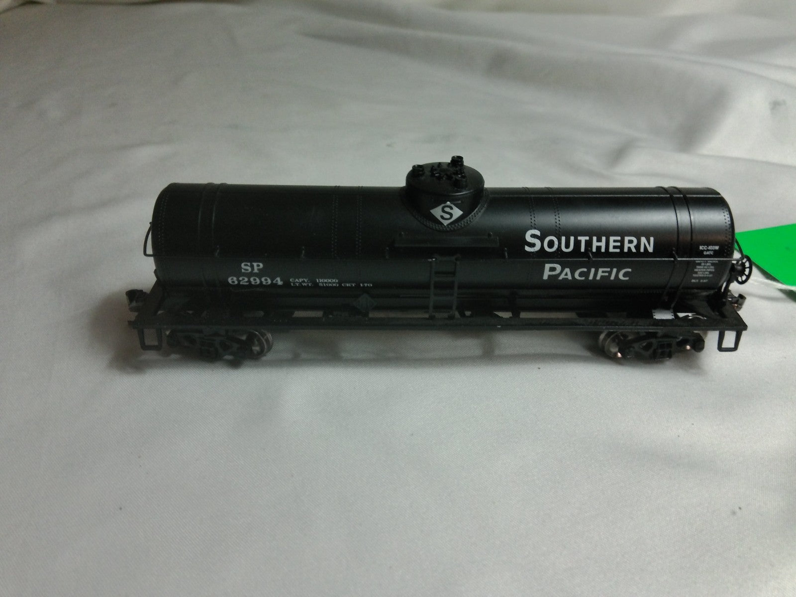 HO Scale Bachmann Southern Pacific Tank Car SP #62994 - Freight Car - Used4