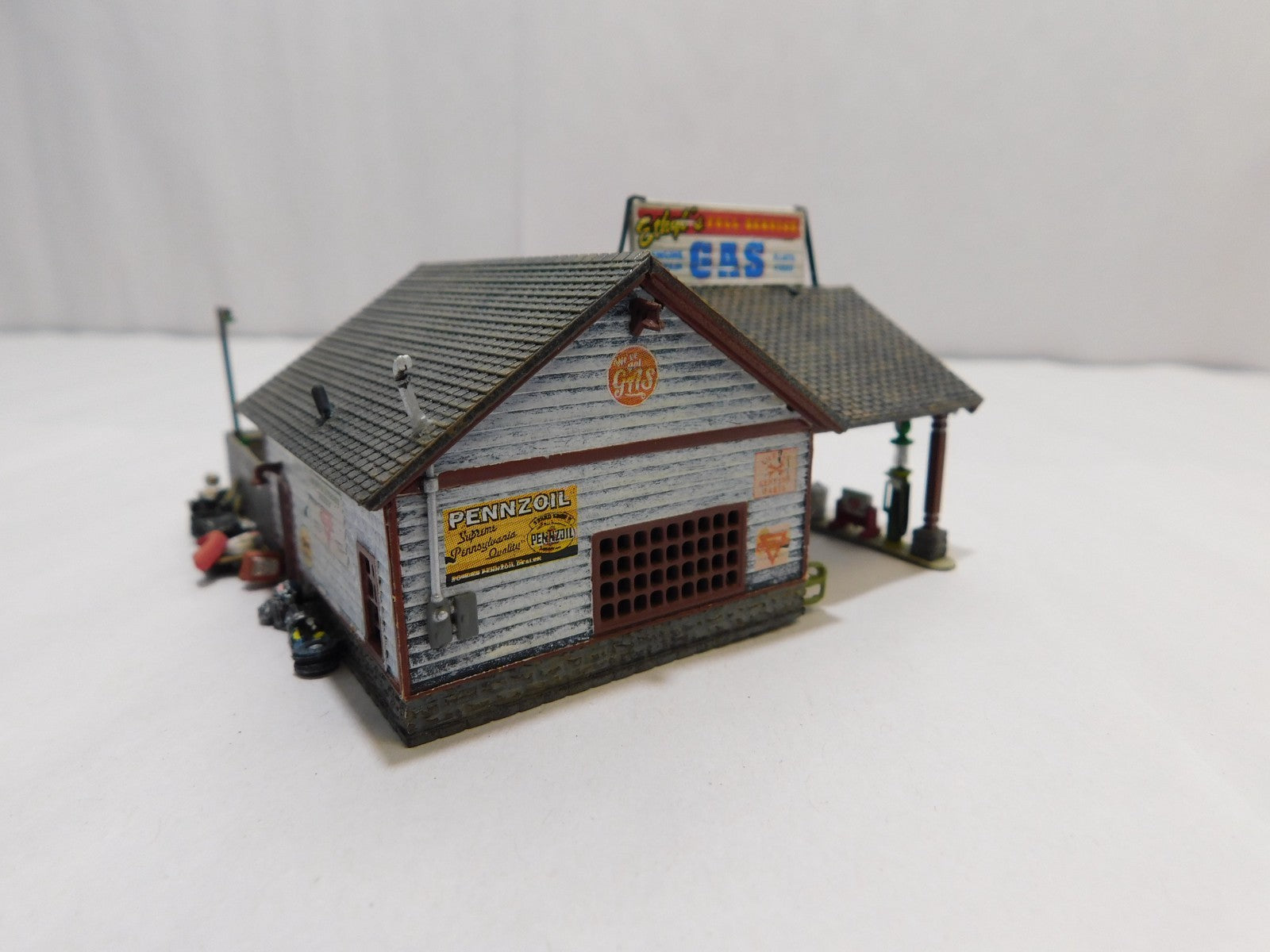 Woodland Scenics BR4935 N Scale Structure, Ethyl's Gas & Service4