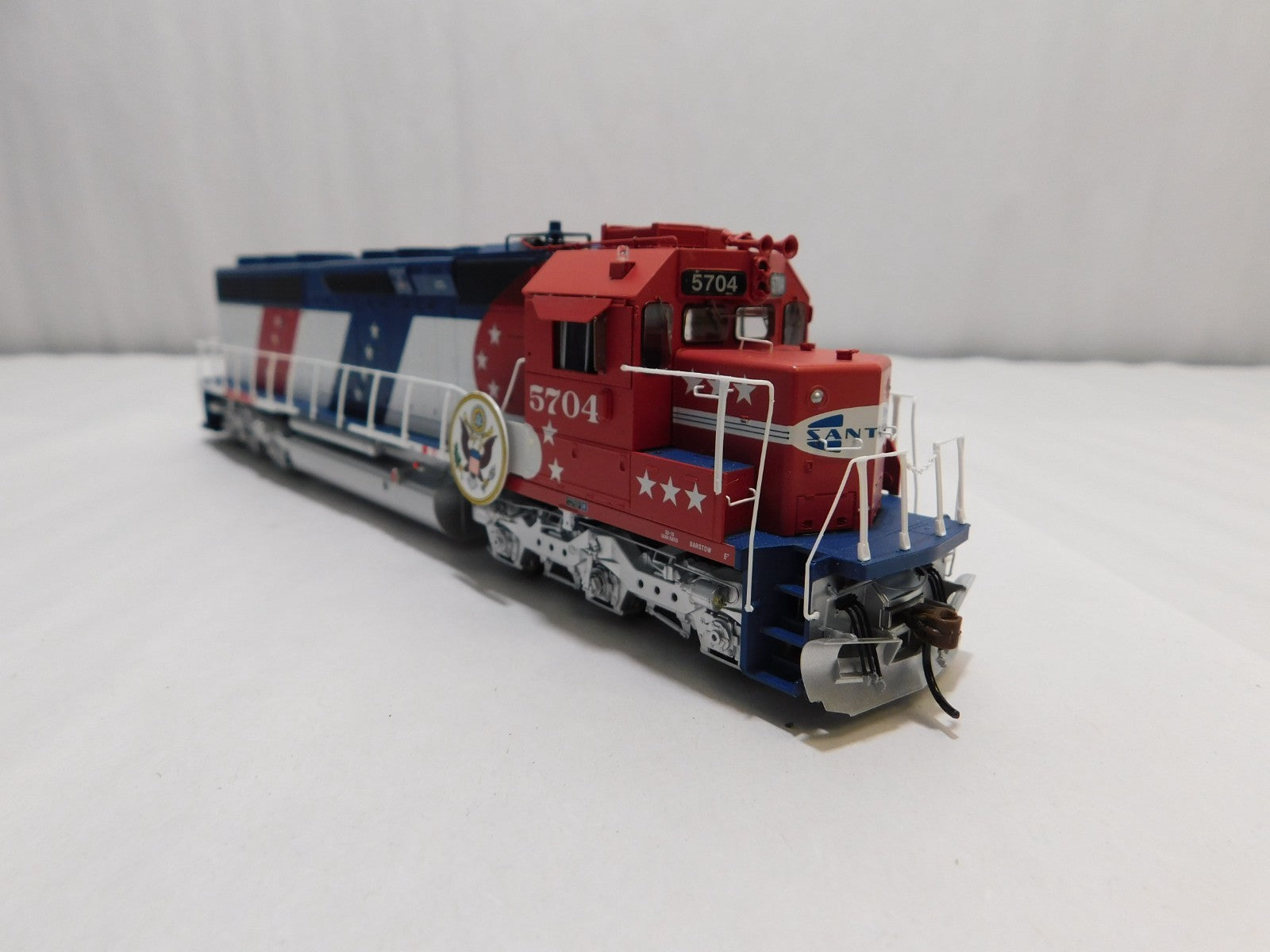 Athearn ATHG86201 HO Scale SD45-2 Locomotive, DCC+Sound, SF Bicentennial #57043