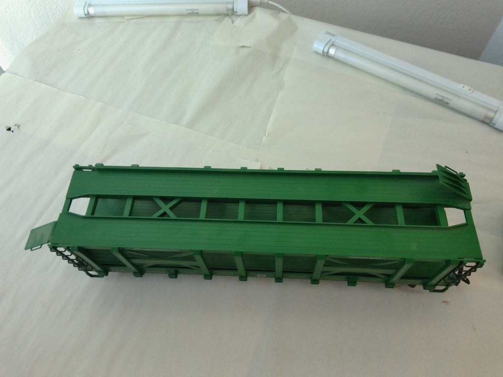 USA Trains R17231 G Scale Auto Carrier Northern Pacific6