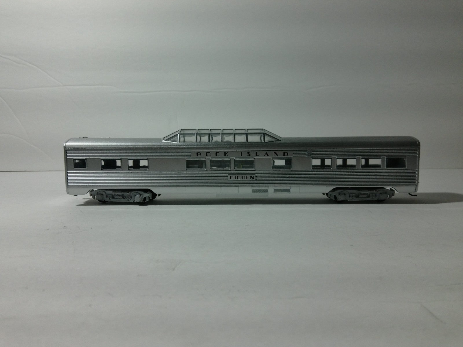 Athearn 7923 HO Scale Rock Island Streamline Passenger Vista Dome0