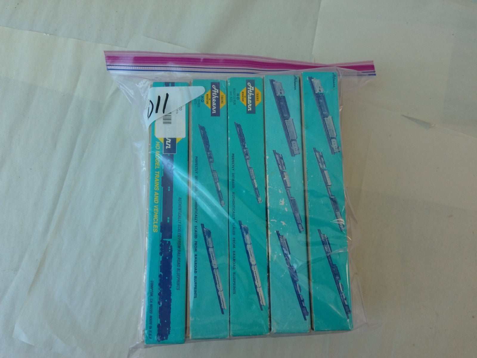 Athearn HO Scale Grab Bag #5 011 5 Pieces1