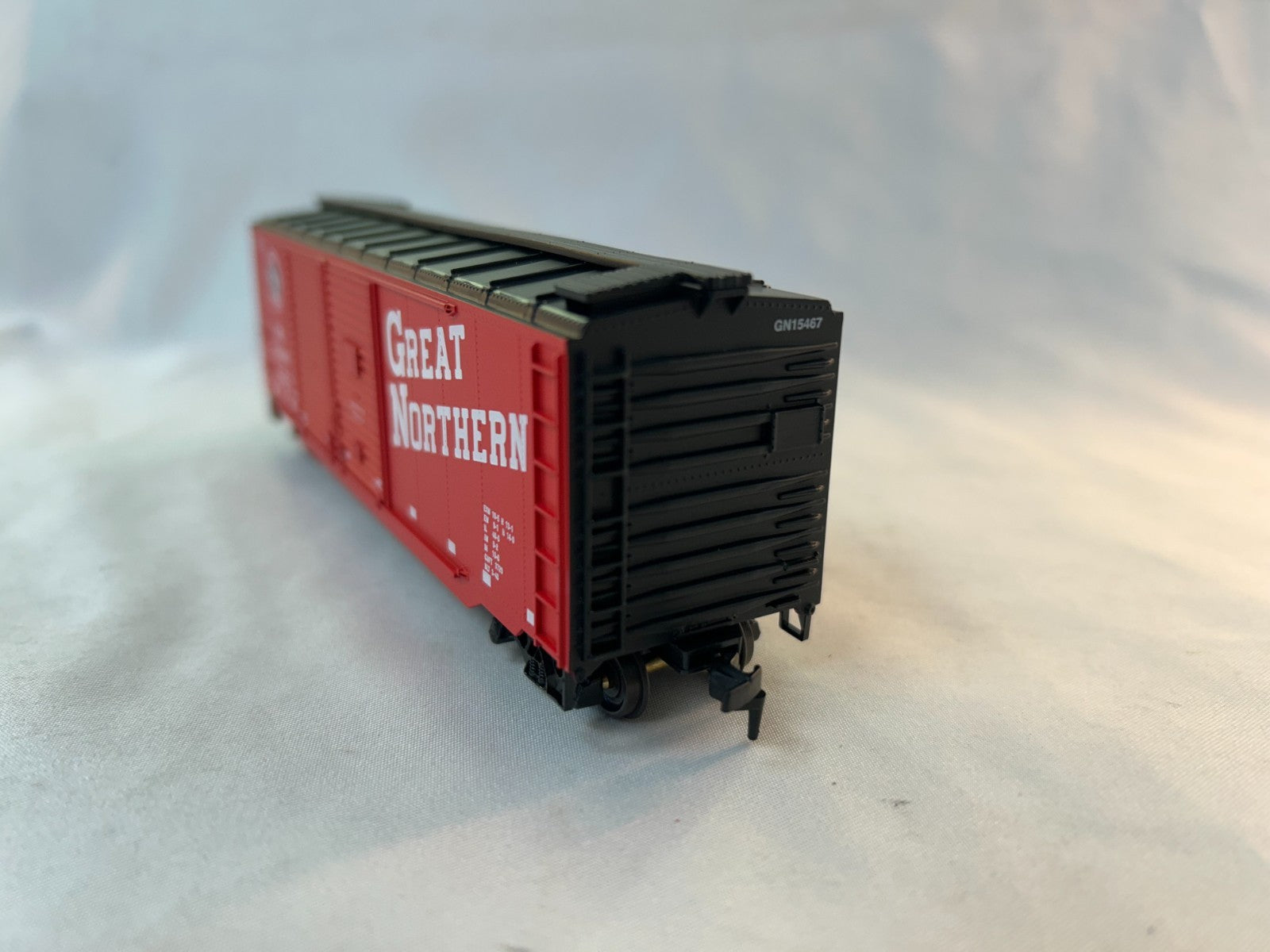Roundhouse 20601 HO Scale R-T-R AAR Double Door Boxcar, GN #154673