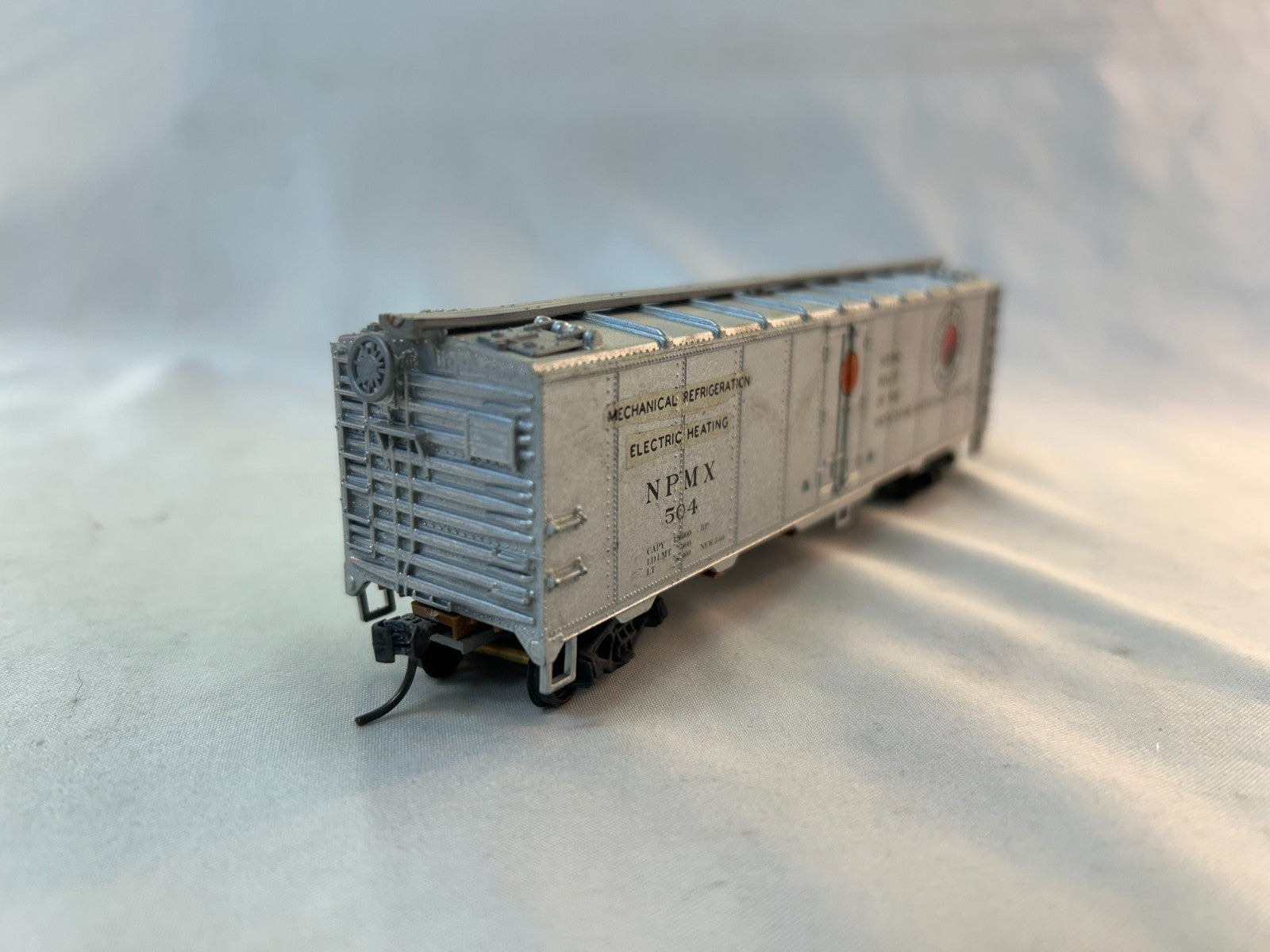 Accuready by Accurail 80020 HO Scale 40' Insulated Steel Box Car, NPMX #5044