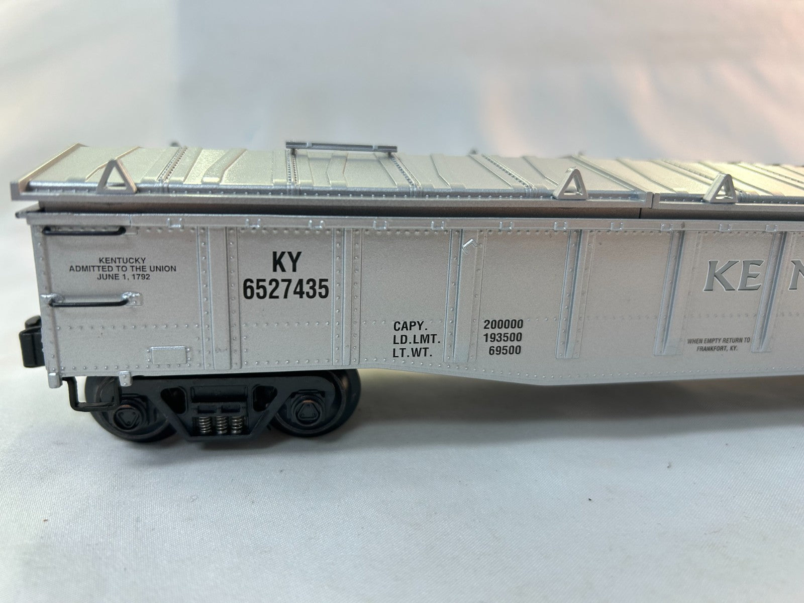 K-Line K652-7435 O Scale Kentucky Commemorative Quarter Gondola Bank3