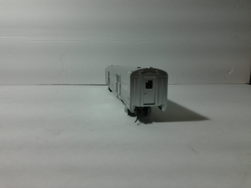 Athearn 7924 HO Scale Rock Island Streamline Passenger Coach #3016