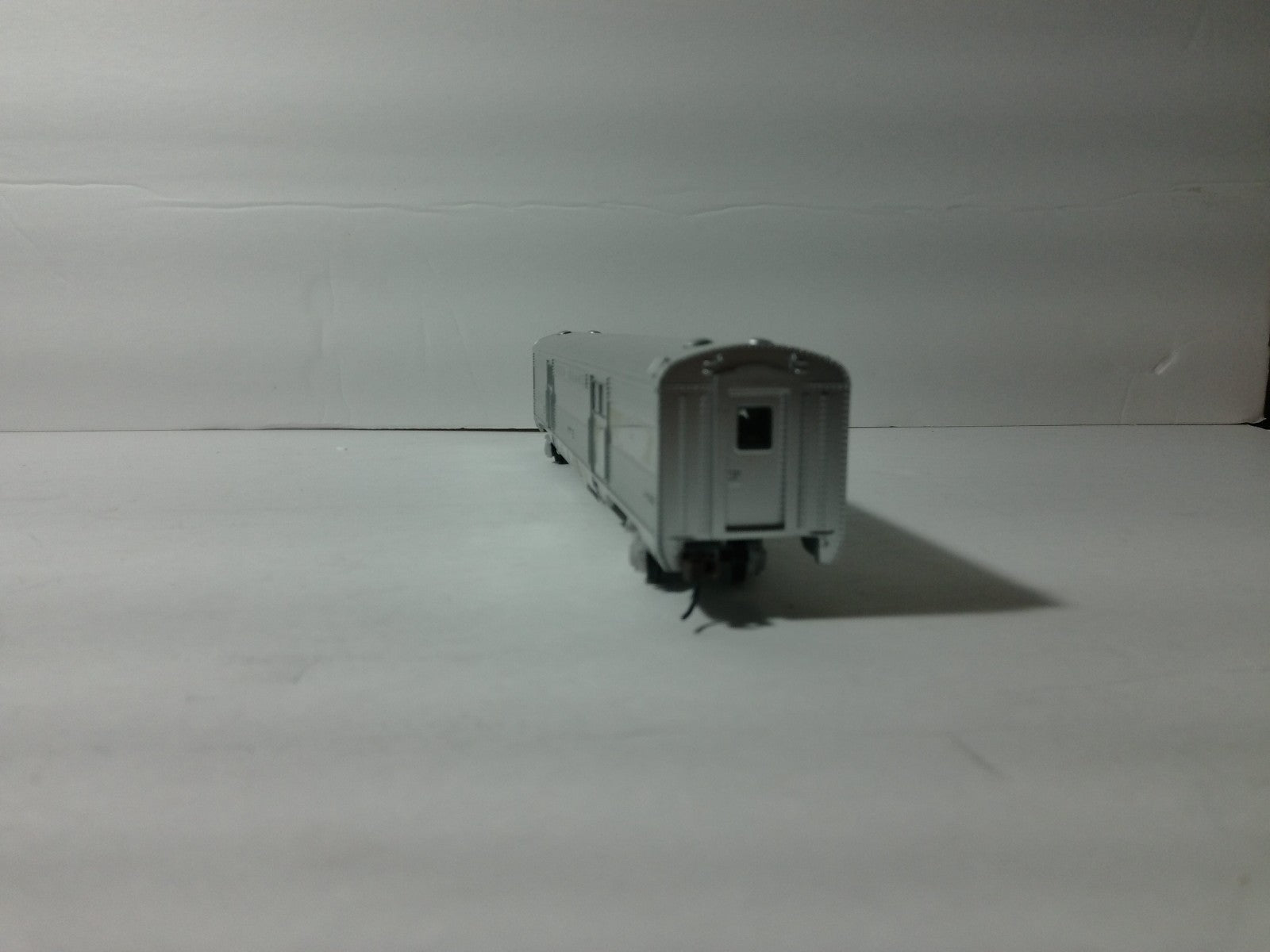 Athearn 7924 HO Scale Rock Island Streamline Passenger Coach #3016