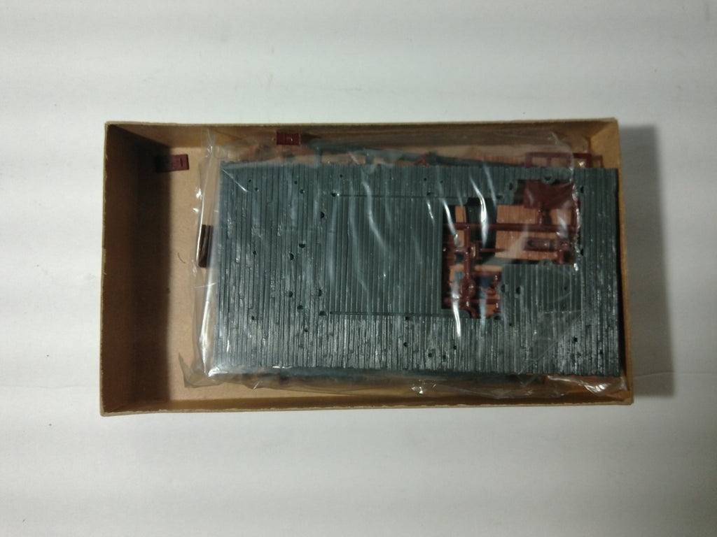 Revell T-9020 HO Scale Freight Station1