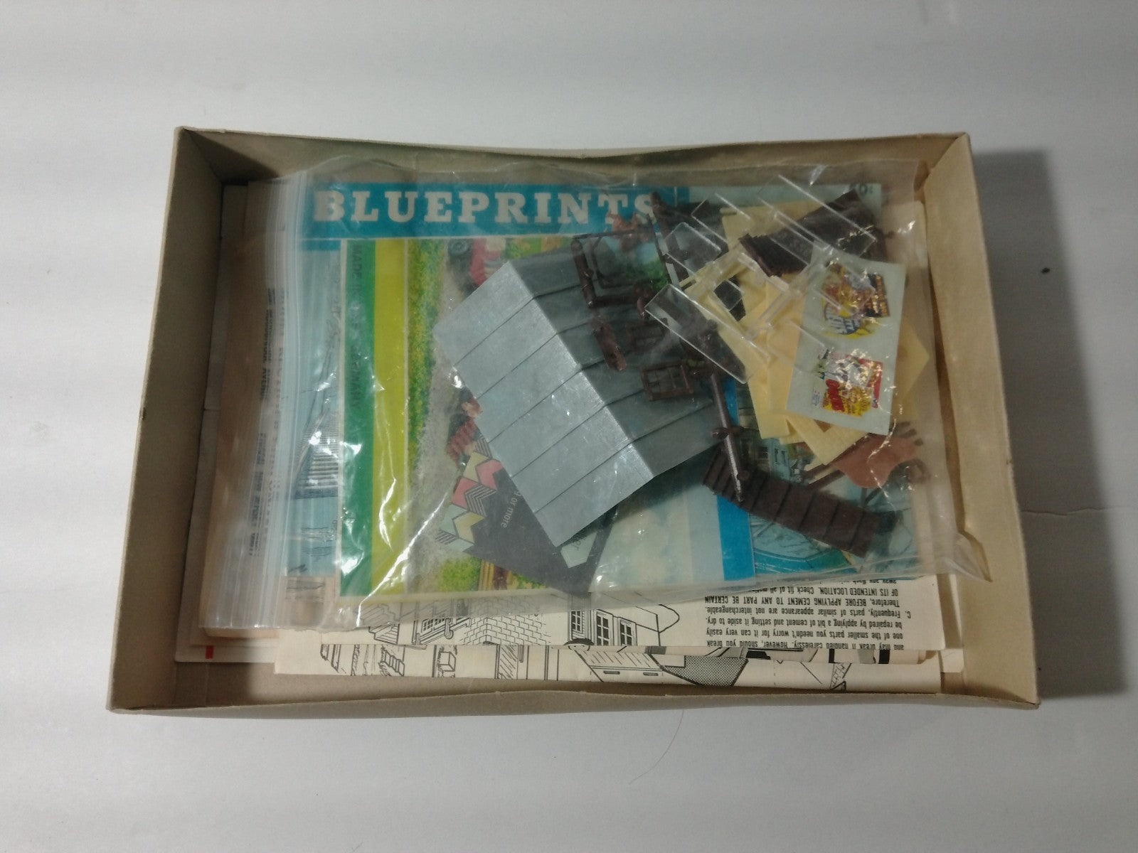 AHM 5822 HO Scale MA'S Place1