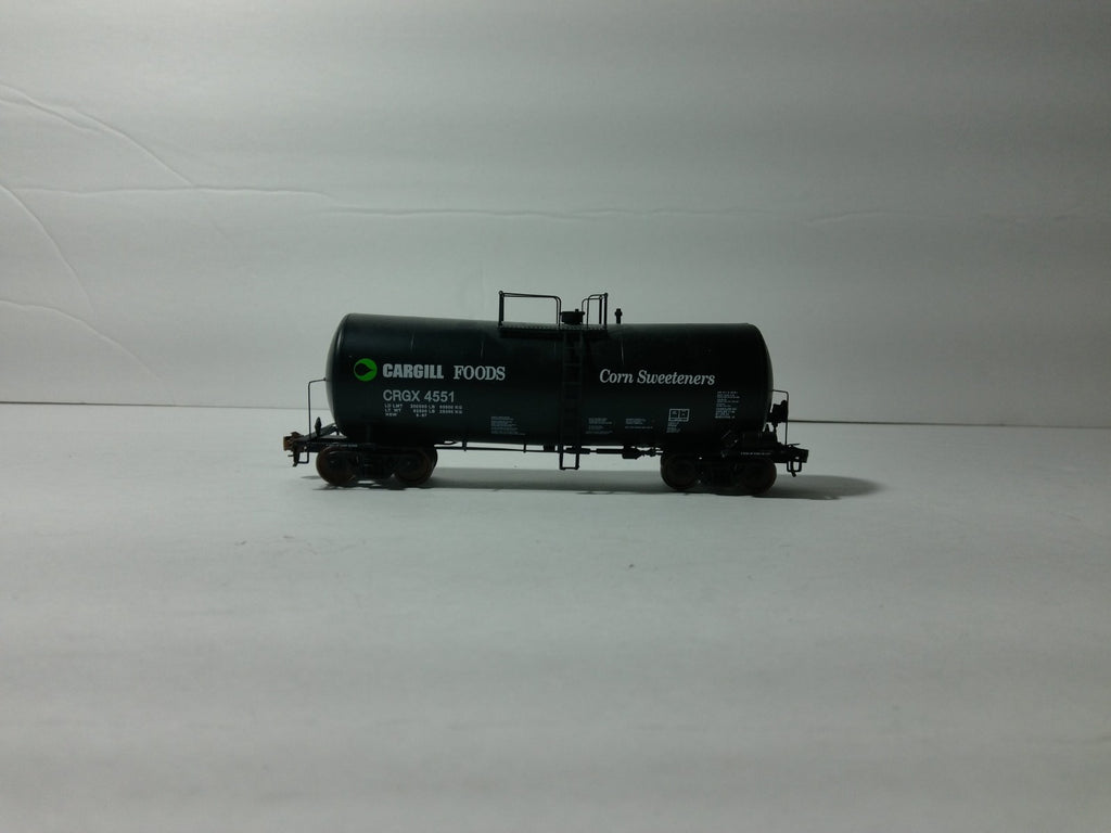 Walthers 920-100104 HO Scale Funnel-Flow Tank Car Cargill #45410