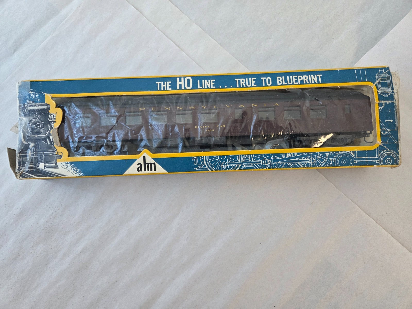 Associated Hobby #6373 HO Scale Passenger Car "Dining Car W/ Interior & Lights"1
