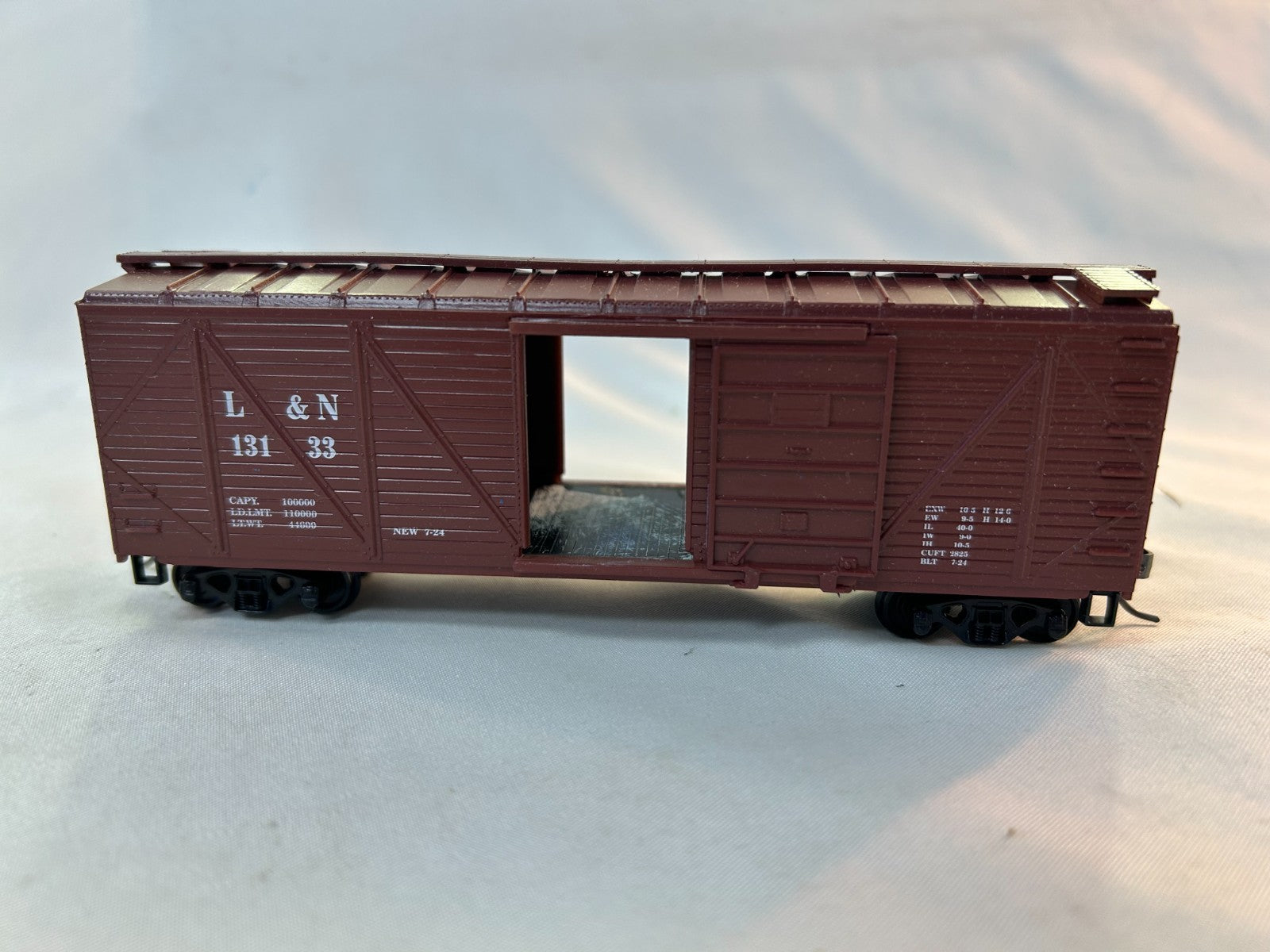 Roundhouse Products 1098 HO Scale 40' Truss Side Boxcar, L&N #131332