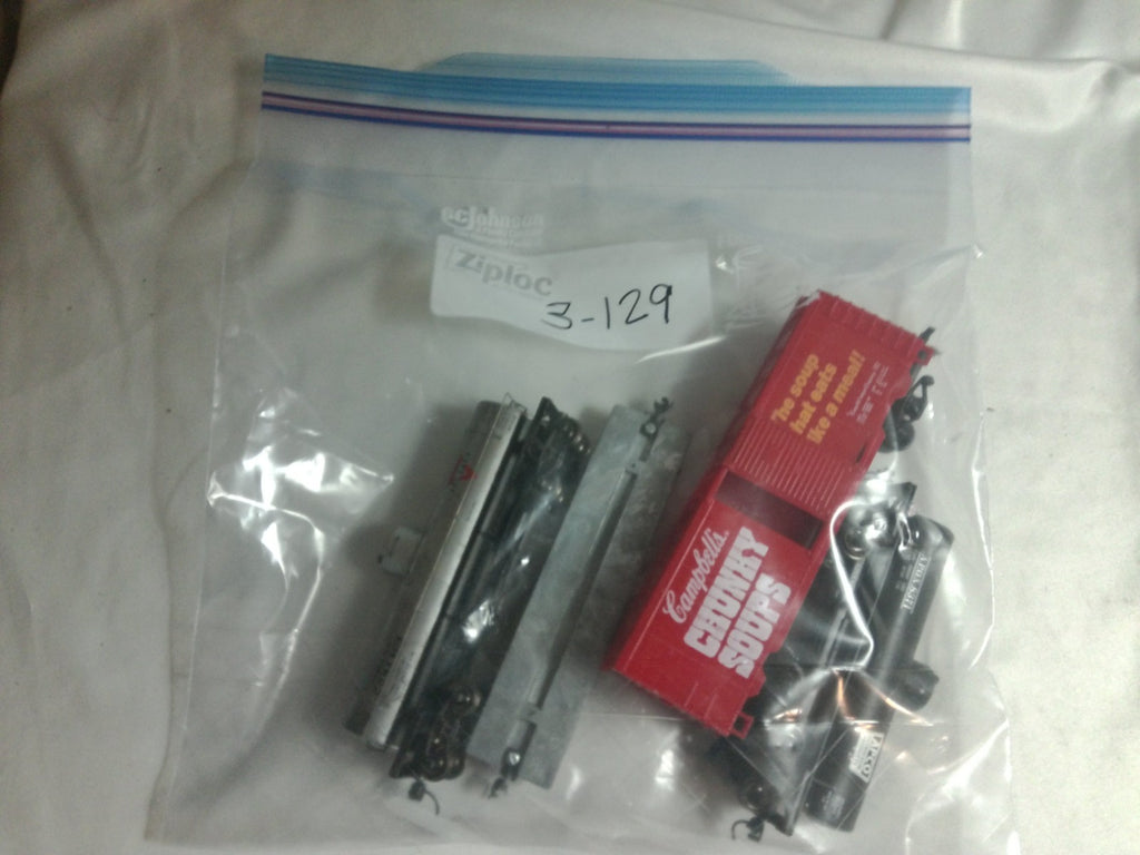 HO Scale Freight Car Grab Bag Lot - Rolling Stock Auction - You Get All Pictured0