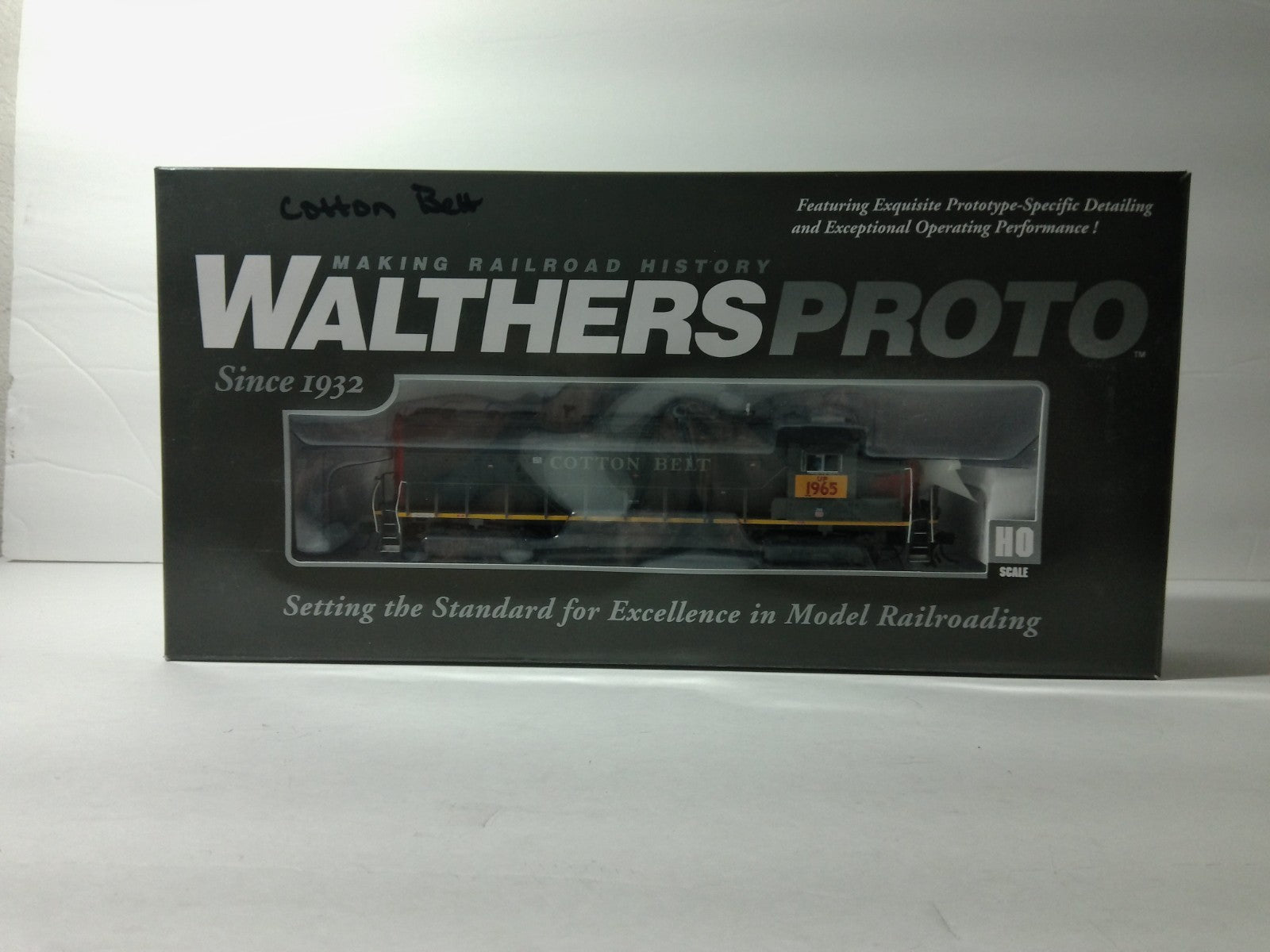 Walthers 920-41815 HO Scale EMD GP60 Locomotive, Sound&DCC UP #19652