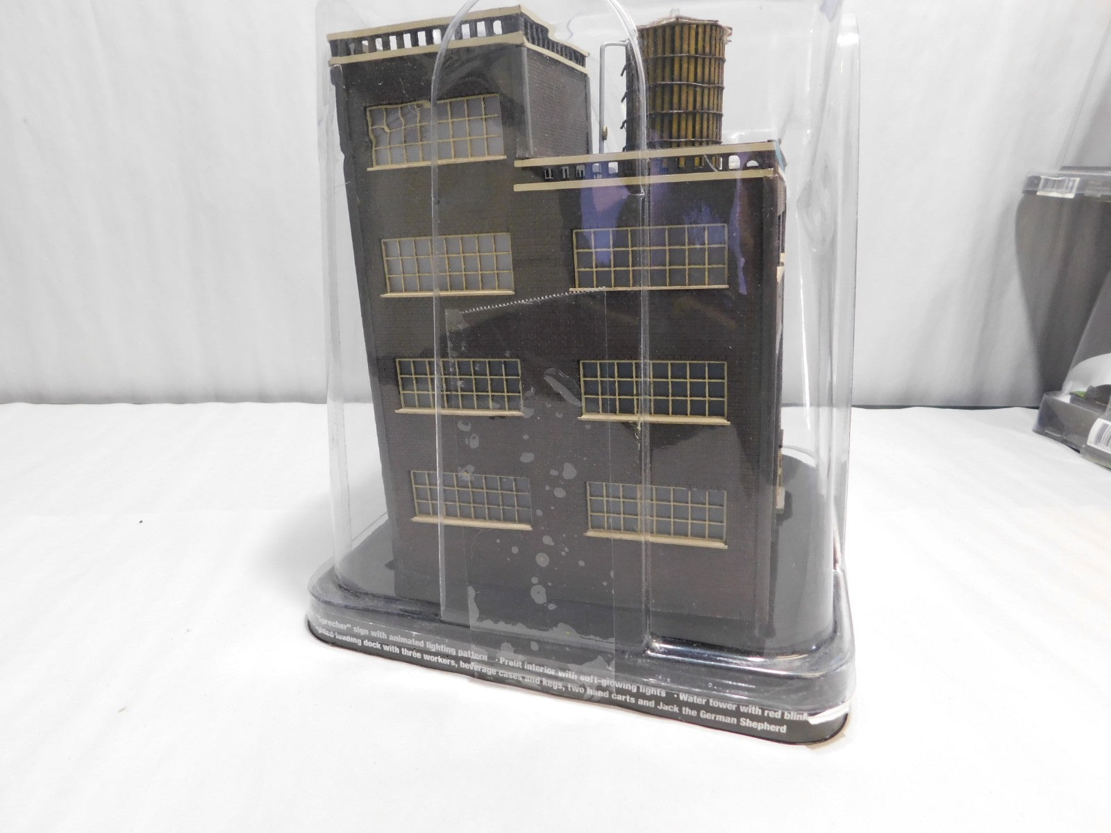 Menards Gold Line Collection 279-5143 HO Scale Sprecher Brewery 4