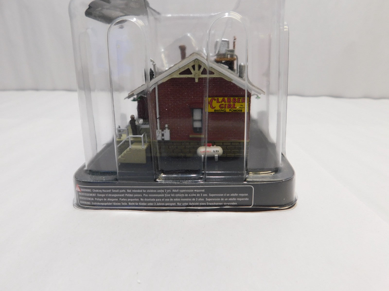 Woodland Scenics BR4927 N Scale Structure, Chip's Ice House1