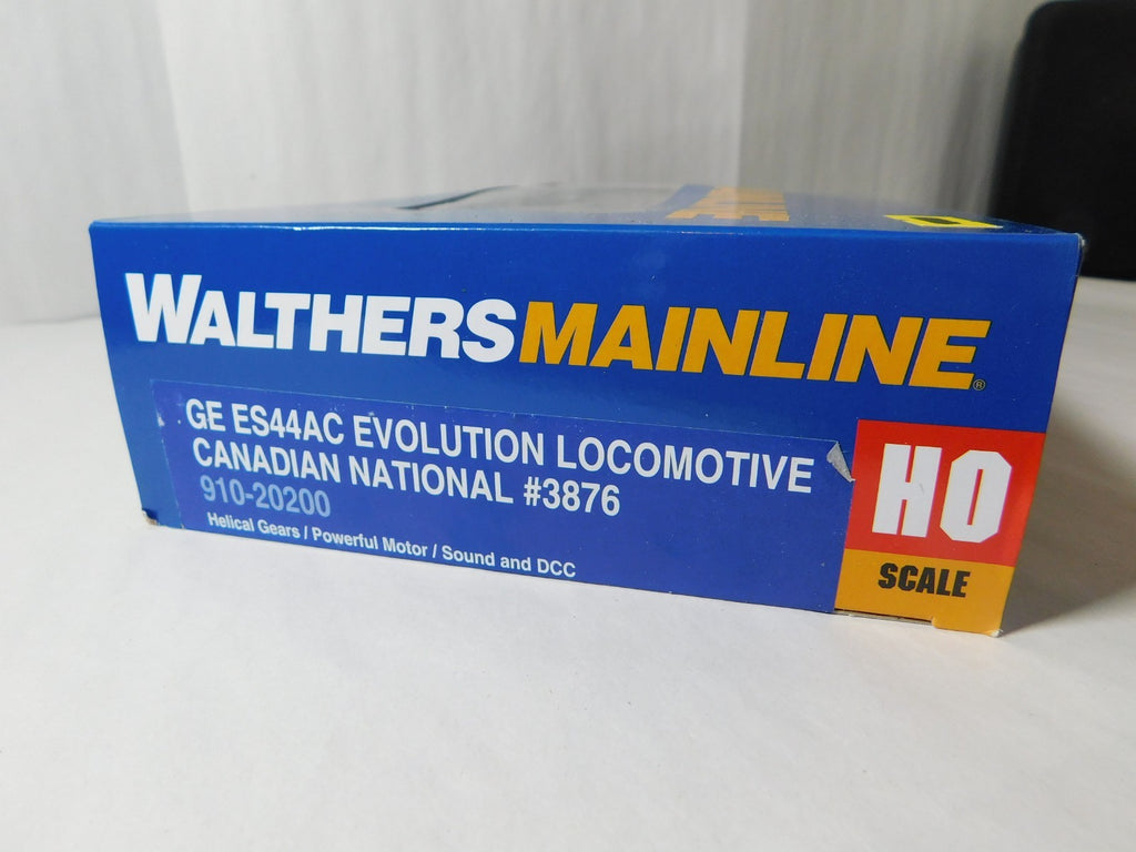 Walthers 910-20200 HO Scale GE ES44AC Evolution Locomotive DCC + Sound, CN #38762