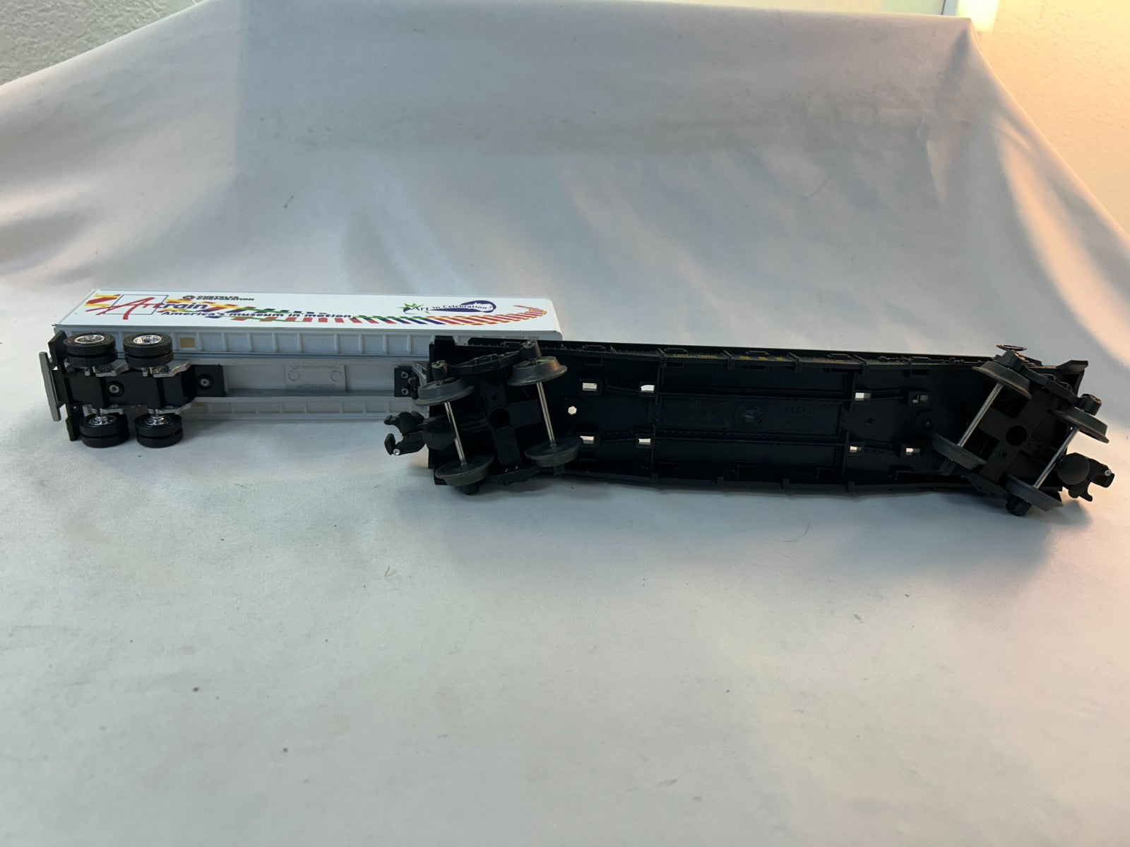 Lionel 6-19425 O Scale Flatcar with Trailer, CSX, Artrain *FREE SHIPPING*6