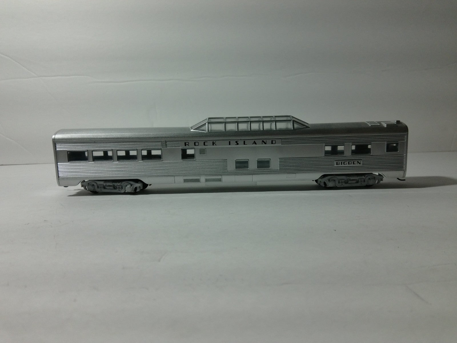 Athearn 7923 HO Scale Rock Island Streamline Passenger Vista Dome1