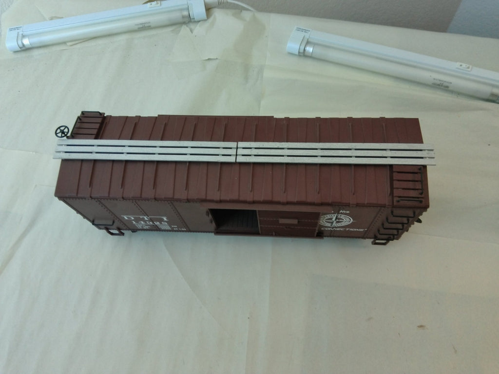 USA Trains R19111A G Scale Street Box Car DT&I #142384