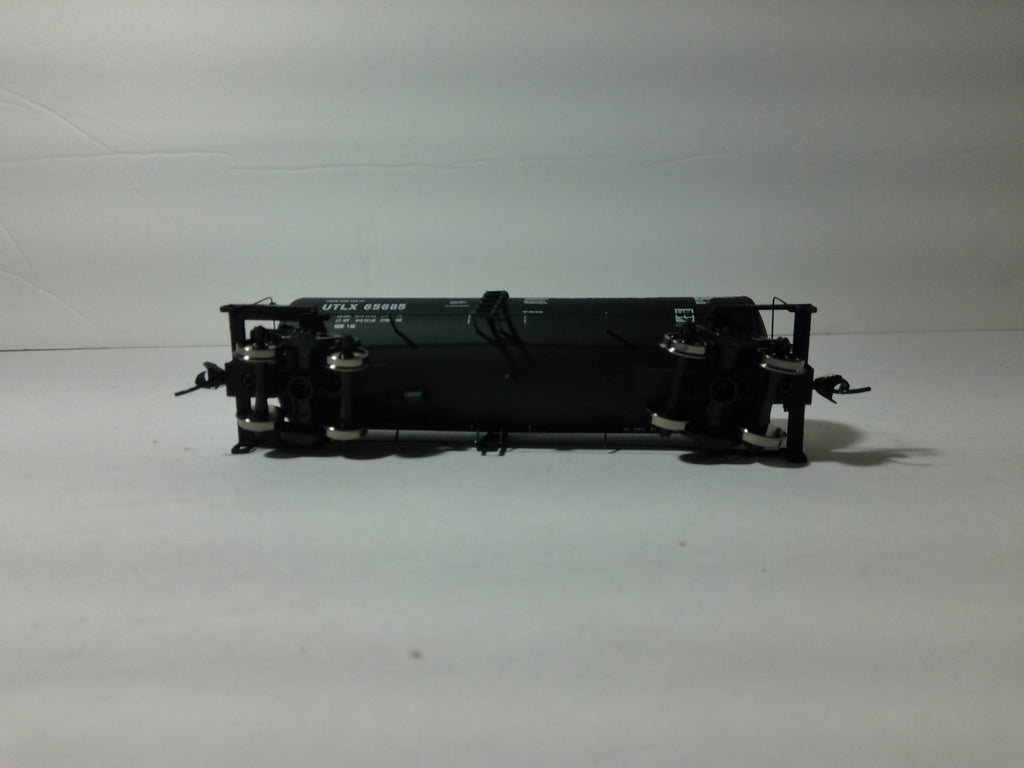 Walthers 932-7222 HO Scale Tank Car Hubinger UTLX #656857