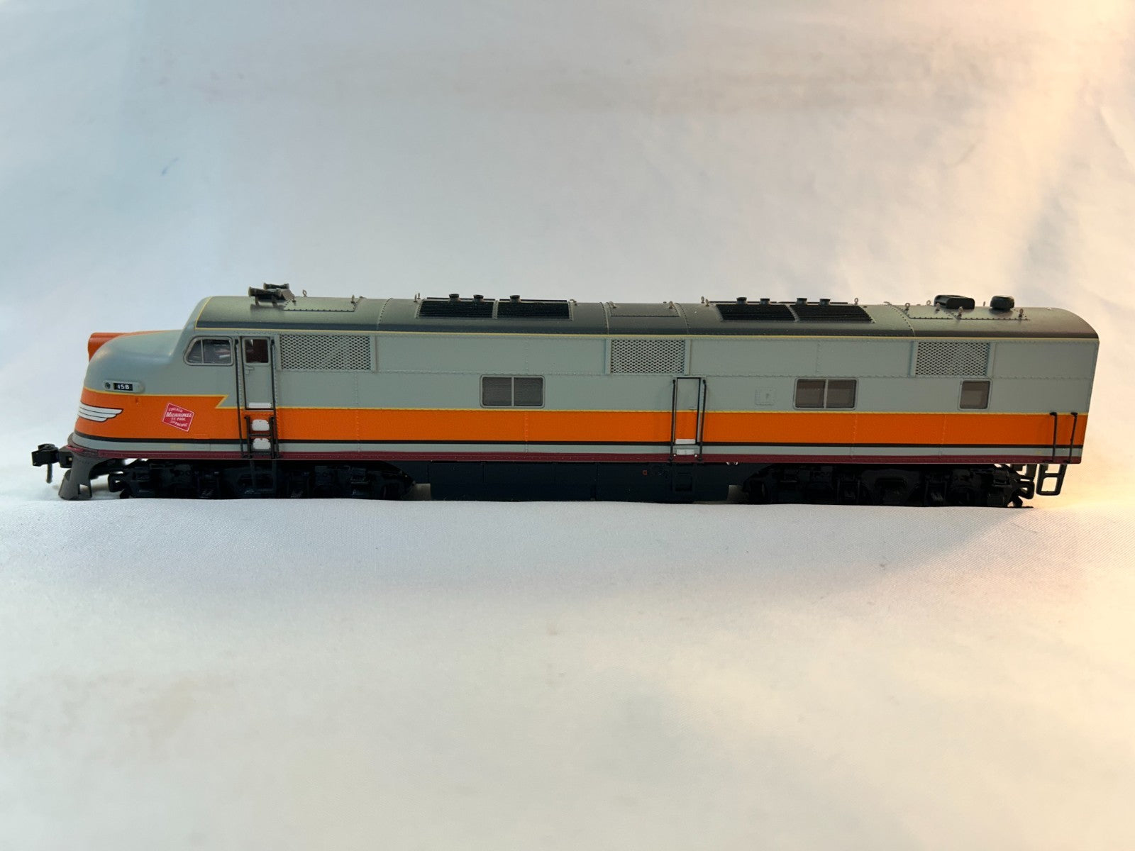 Life-Like Proto 2000 Series 23231 EMD E6 Locomotive, MILW #15B *FREE SHIPPING*0