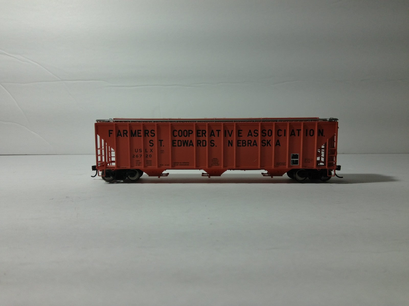 Walthers 920-106158 HO Scale Covered Hopper Farmers CO-OP Association USLX#267200