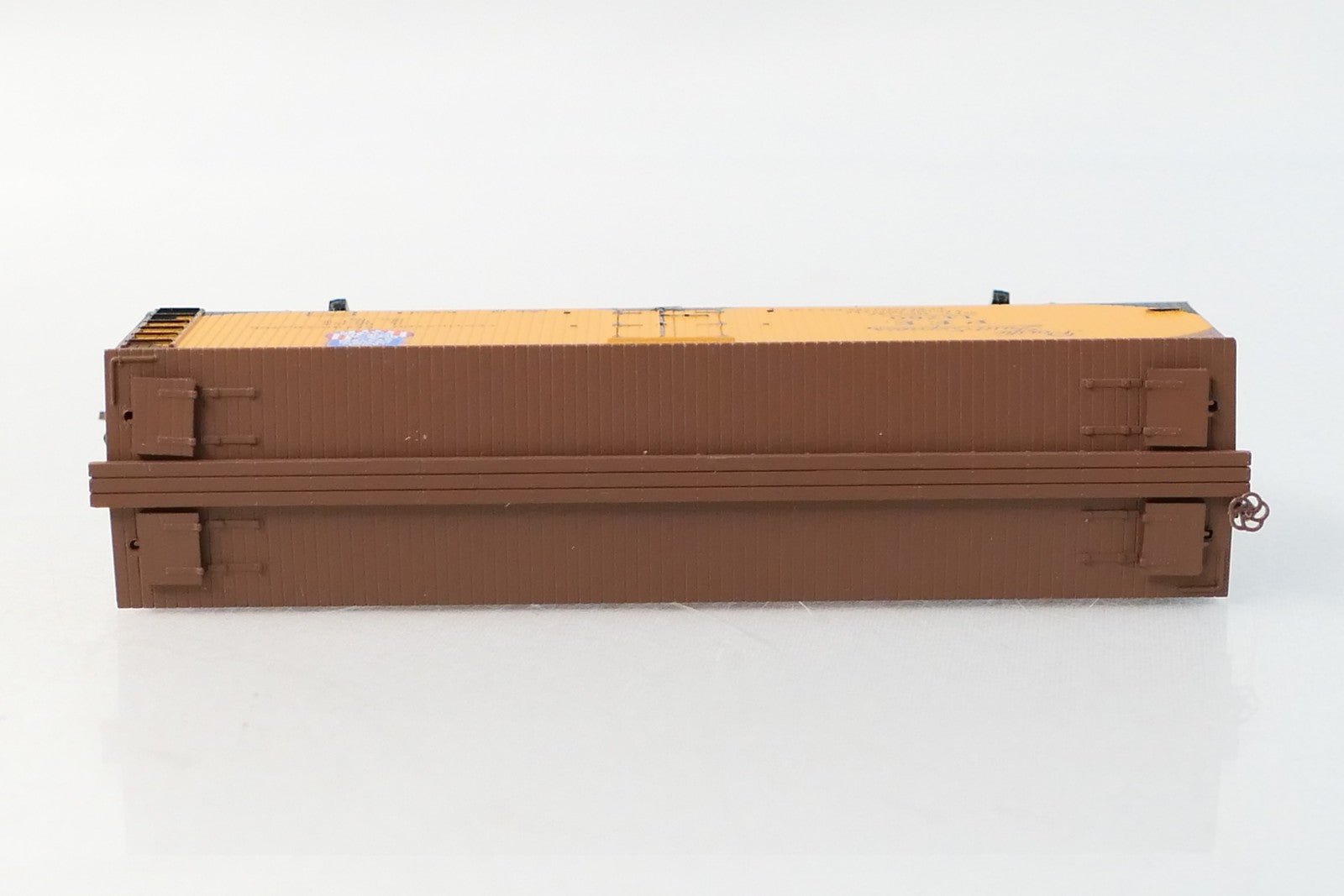 Micro Trains 49500 N Pacific Fruit Express 40' Wood Reefer Vertical Brake Wheel4