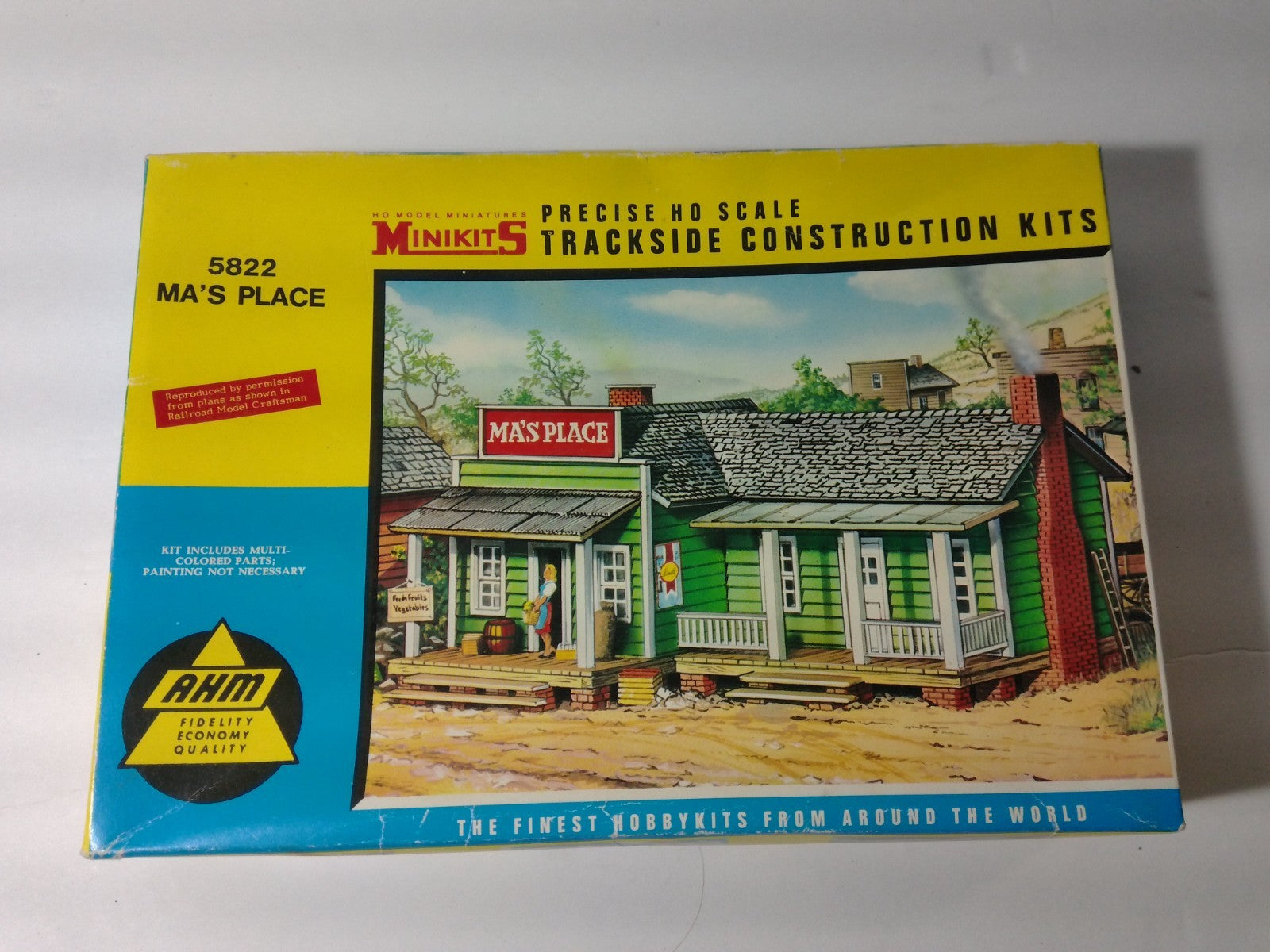 AHM 5822 HO Scale MA'S Place0