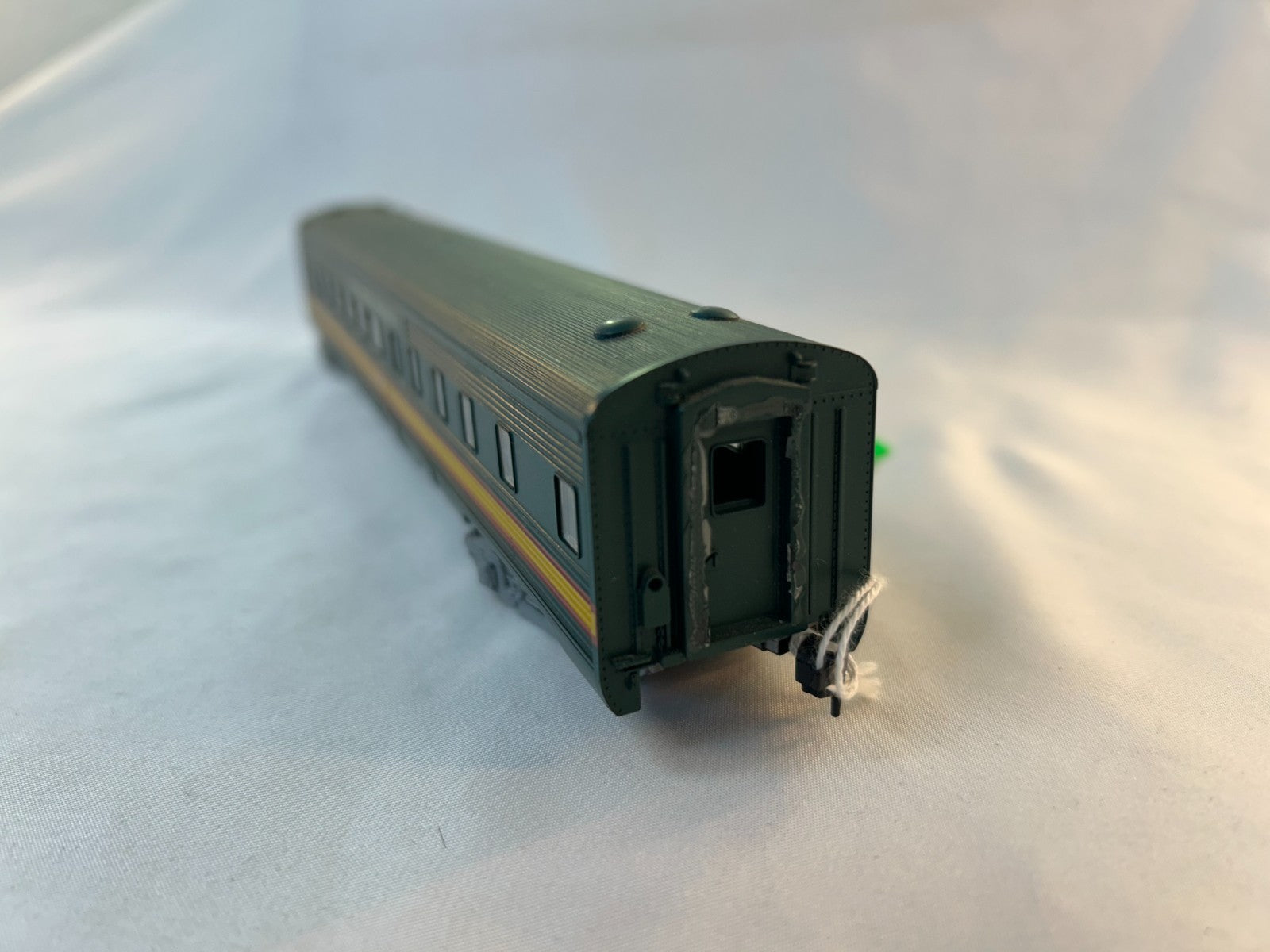 Athearn 1796 HO Scale Streamline Diner Car, Northern Pacific #4593