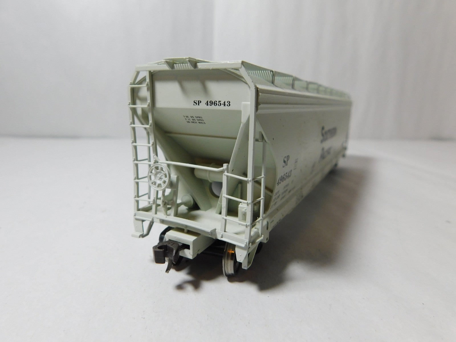 Atlas 20-006-951 HO Scale ACF 4650 Centerflow Hopper, Southern Pacific #4965434