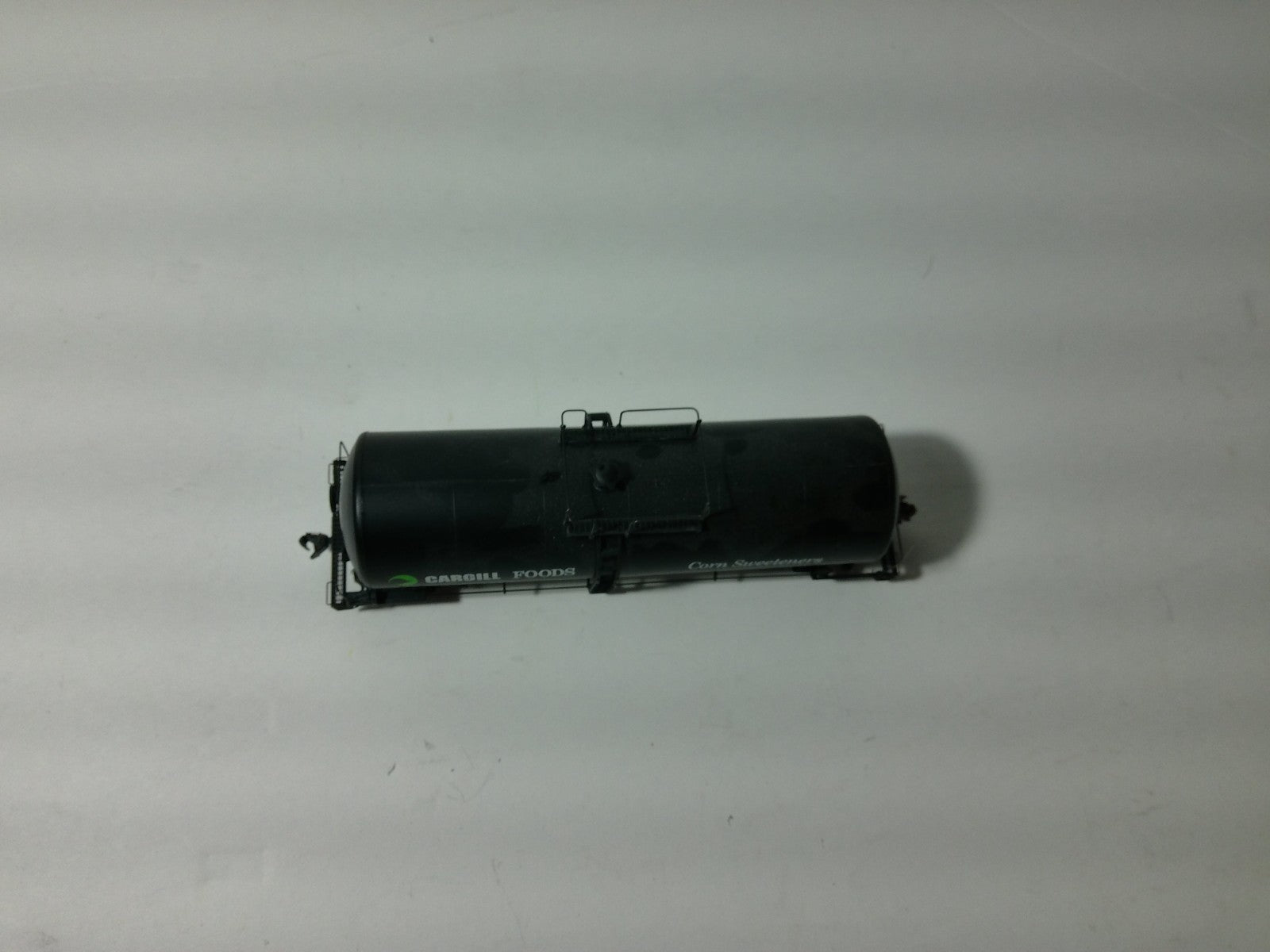 Walthers 920-100104 HO Scale Funnel-Flow Tank Car Cargill #45414