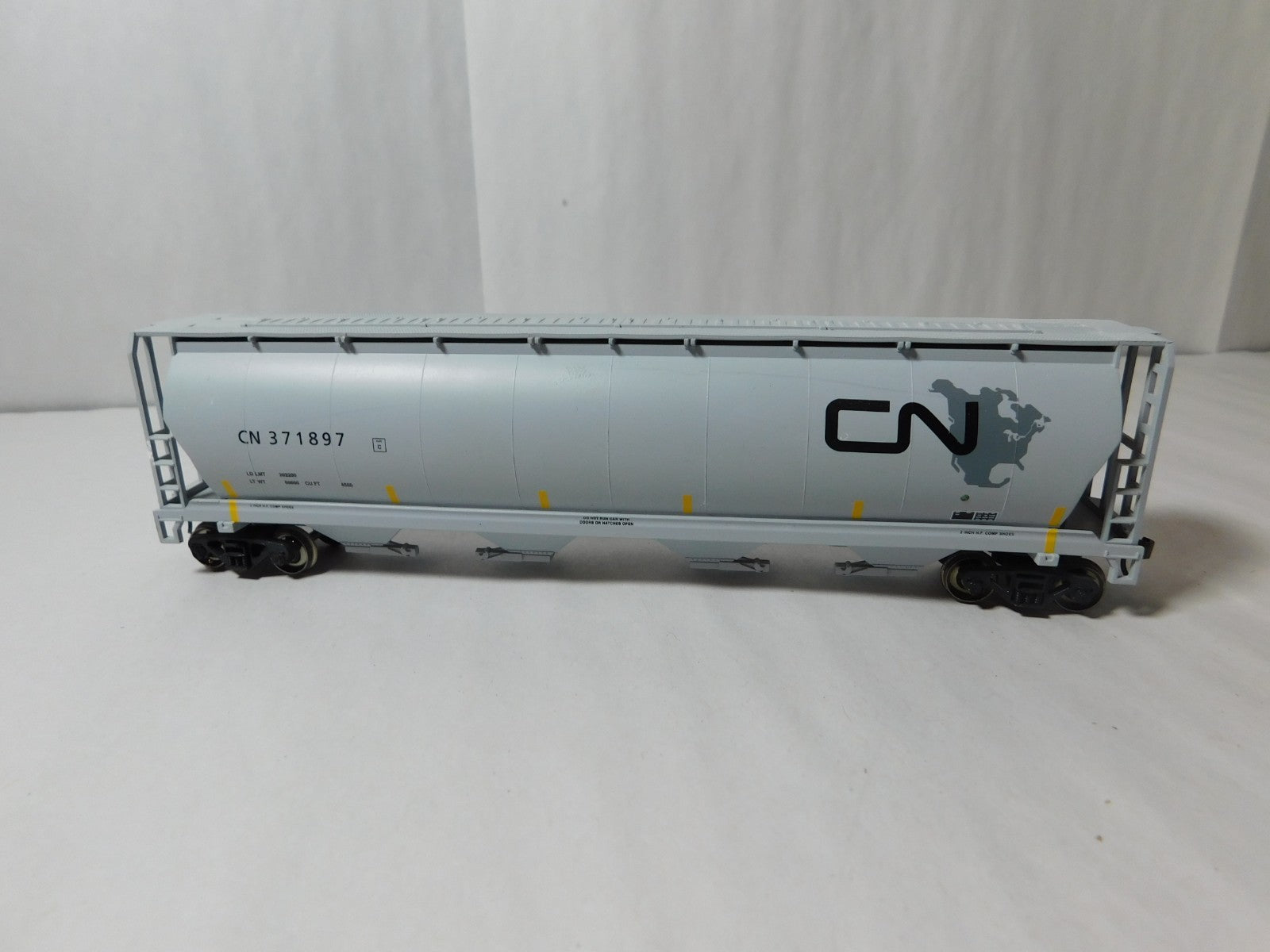 Bachmann 19145 HO Scale Clyindrical Grain Hopper, CN North American Logo #3718970