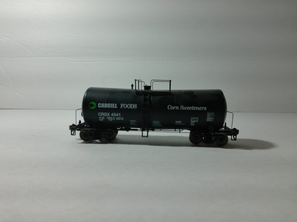 Walthers 920-100103 HO Scale Funnel-Flow Tank Car Cargill #45511