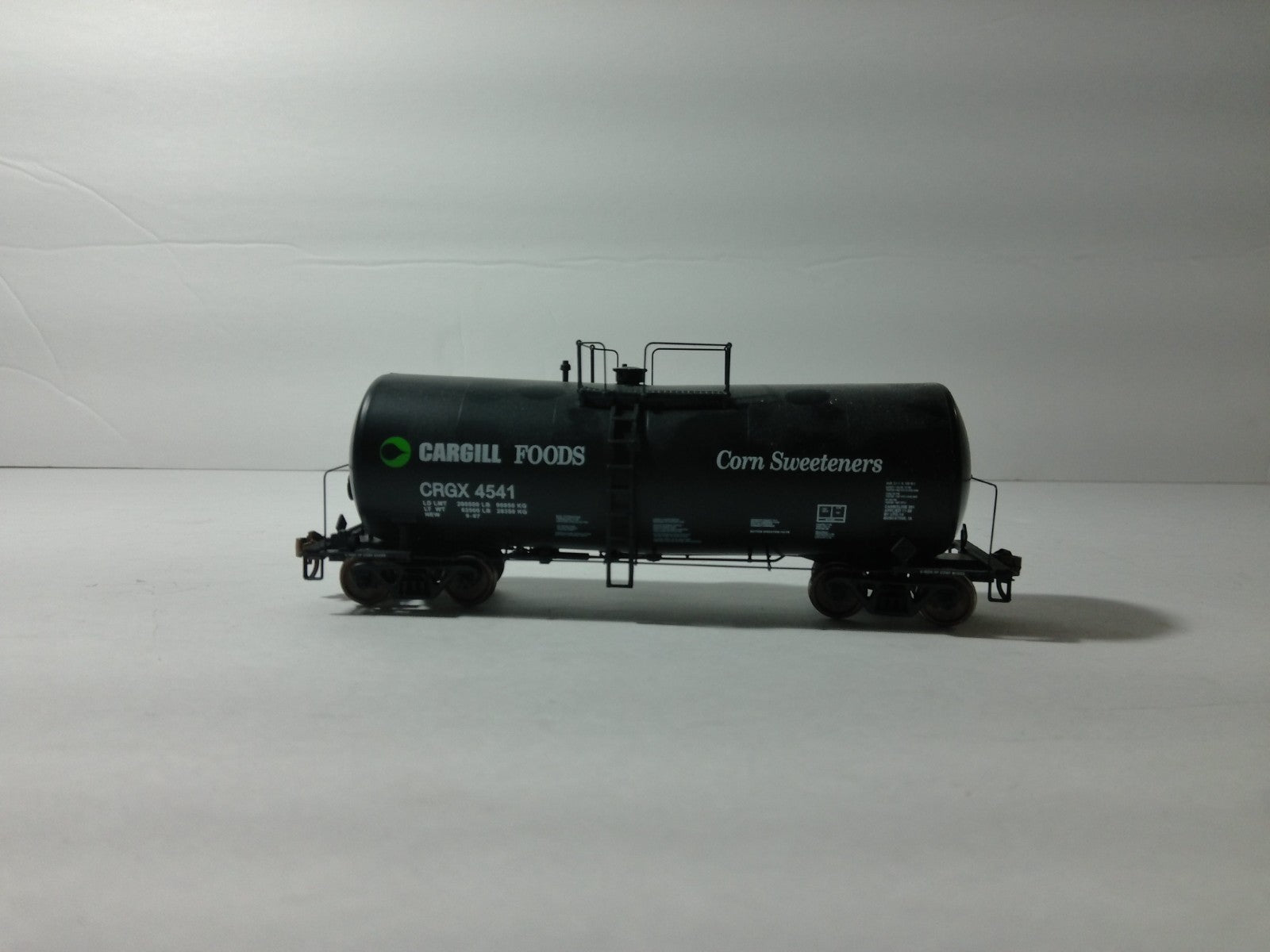 Walthers 920-100103 HO Scale Funnel-Flow Tank Car Cargill #45511