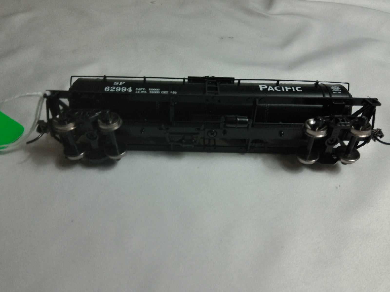 HO Scale Bachmann Southern Pacific Tank Car SP #62994 - Freight Car - Used3