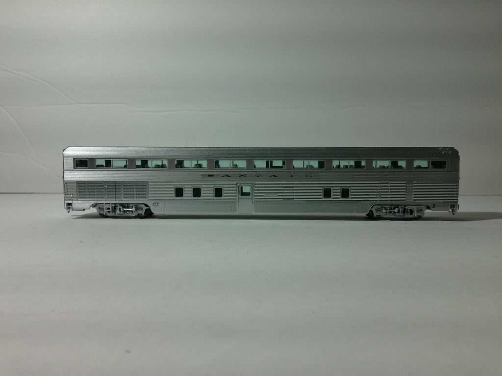 Walthers 920-9602 HO Scale 85' Budd 68-Seat Step-Down Coach Santa Fe1
