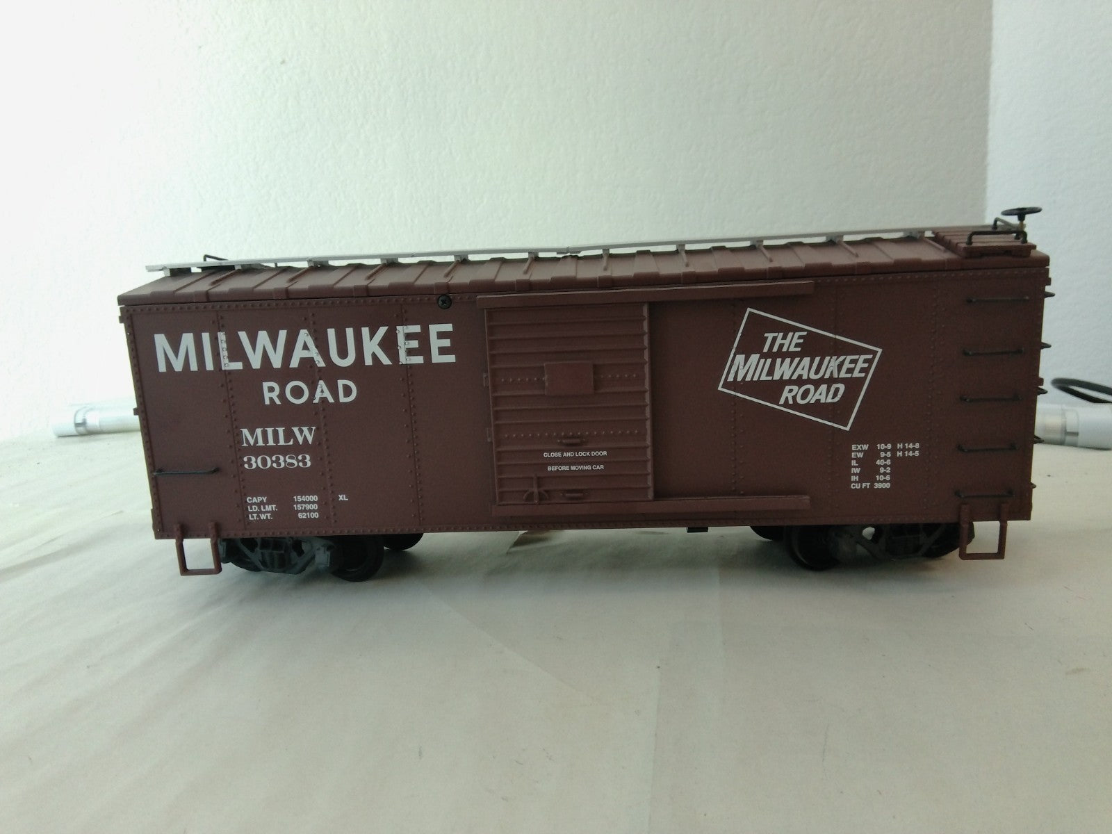 USA Trains R19106A G Scale Steel Box Car Milwaukee Road #303830