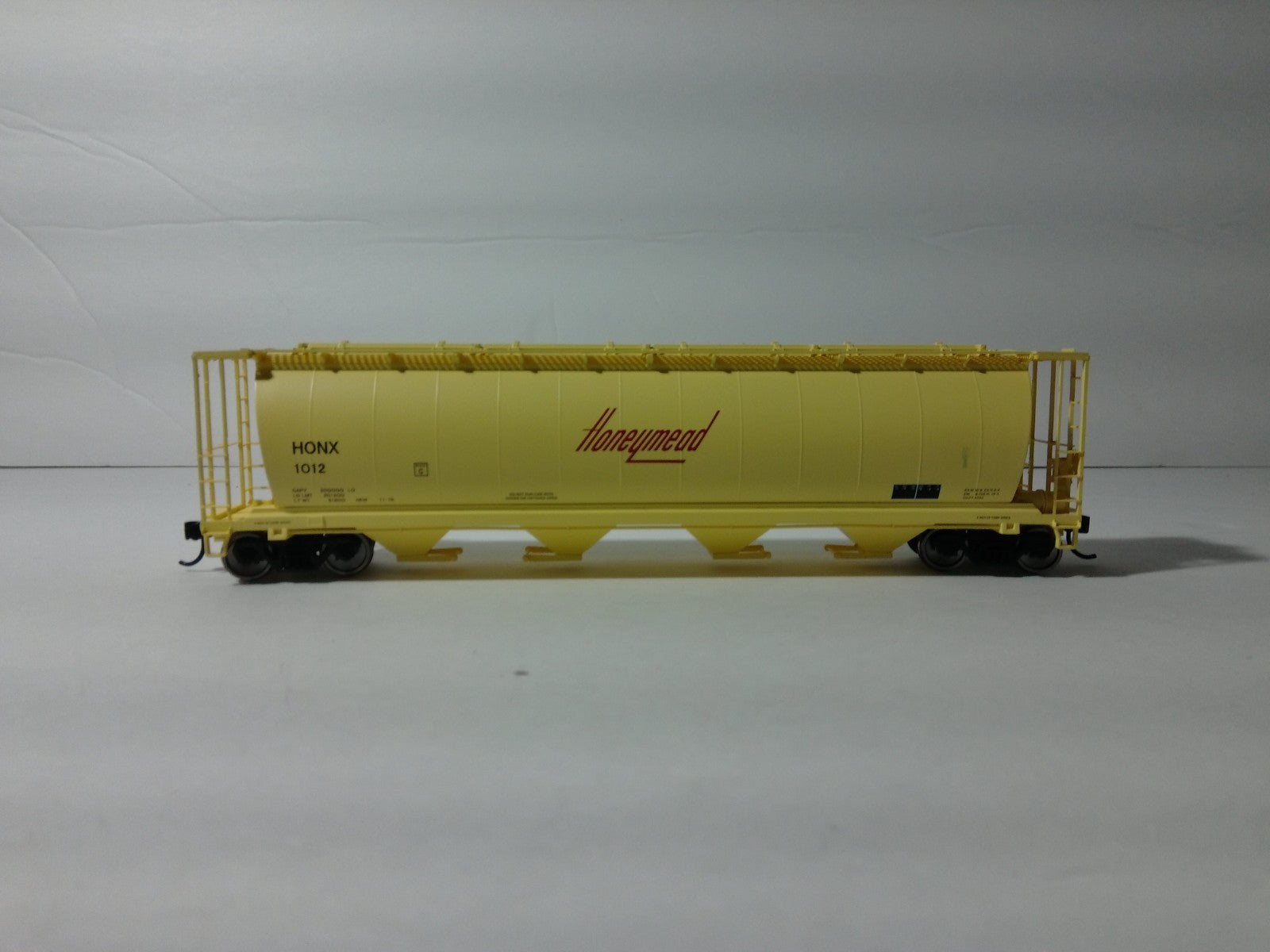 Walthers 910-7896 HO Scale Cylindrical Hopper Honeymead #10121