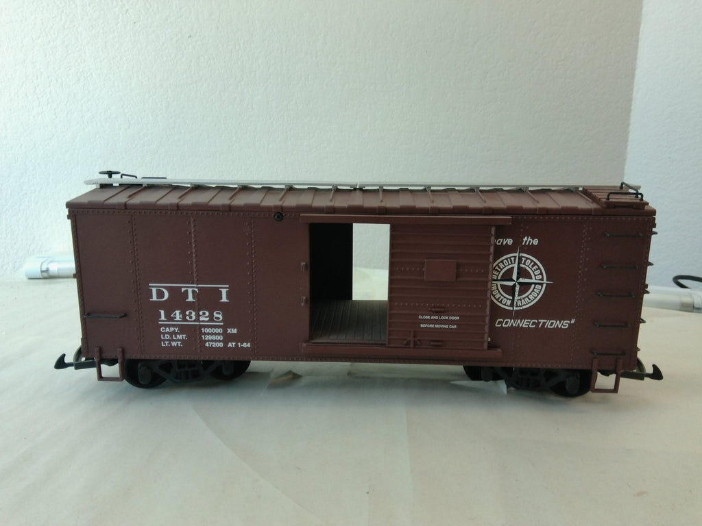 USA Trains R19111A G Scale Street Box Car DT&I #142381