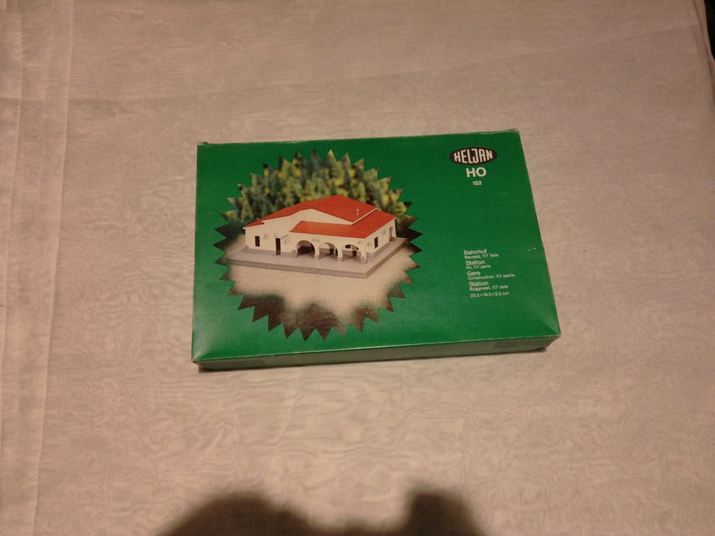 Heljan 152 HO Scale RailRoad Station Building Kit0
