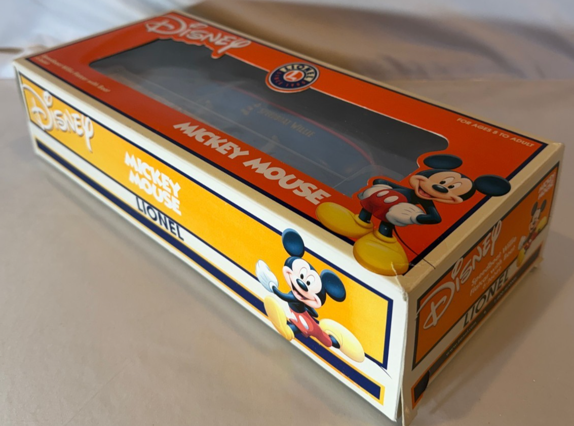 Lionel 26049 - O Scale Disney Mickey Mouse Speedboat Willie Flatcar W/Boat2