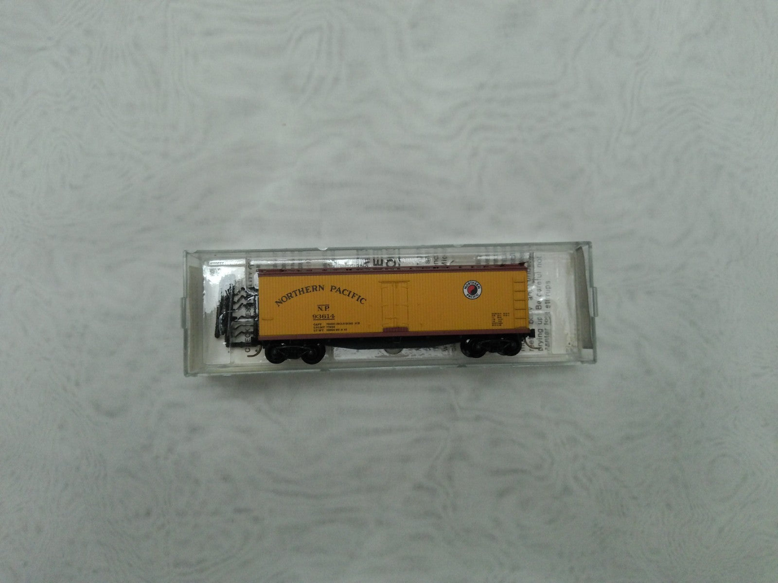 Micro Trains 49260 N Scale Reefer Northern Pacific #936140