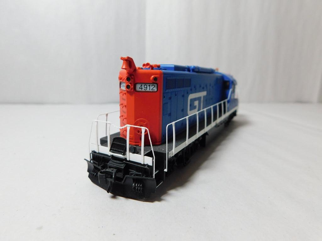 Walthers 920-42715 HO Scale EMD GP9 PH II Locomotive, DCC+Sound, GTW #49125