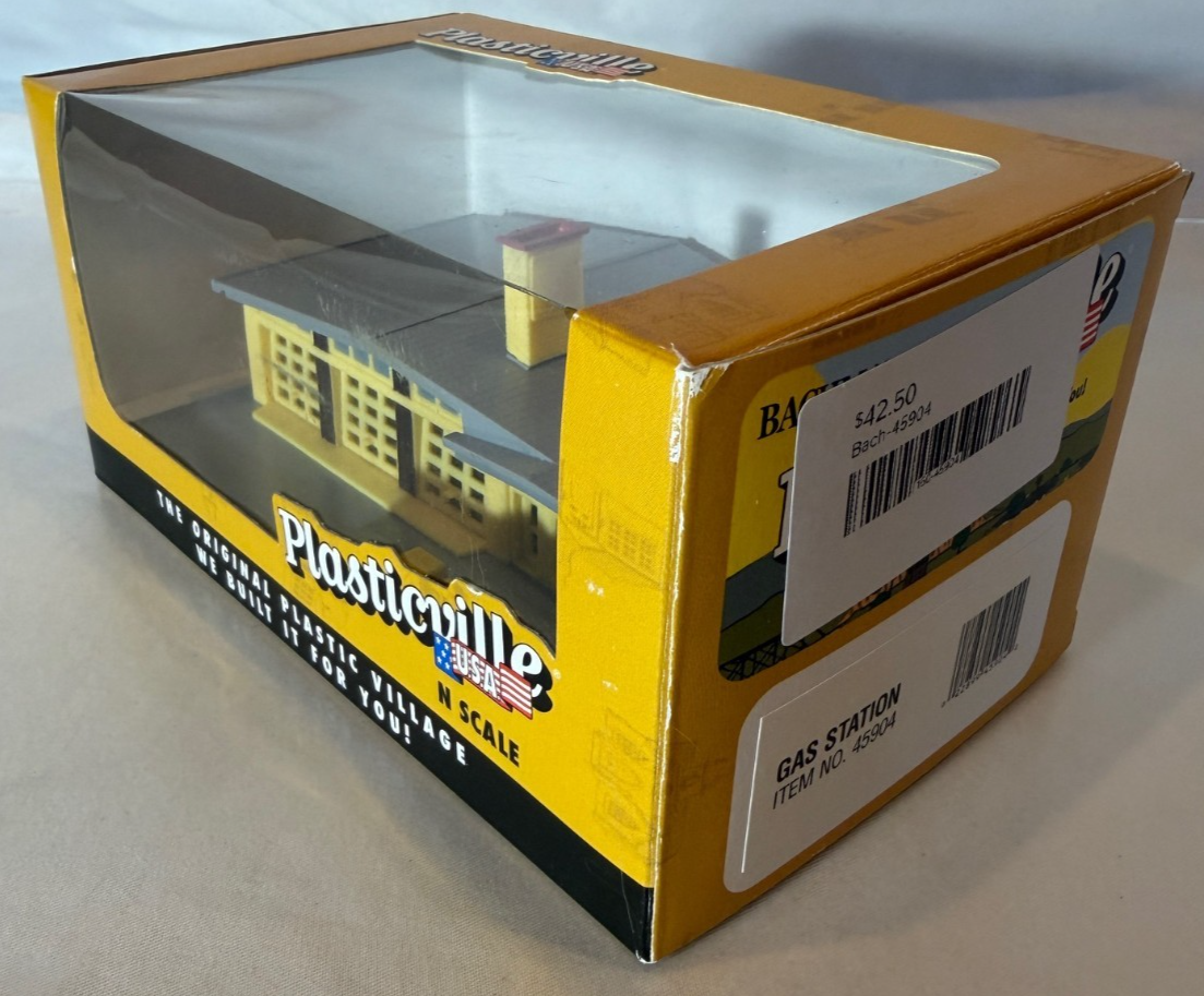 Bachmann 45904 Plasticville Gas Station Built-Up Train Building N Scale1