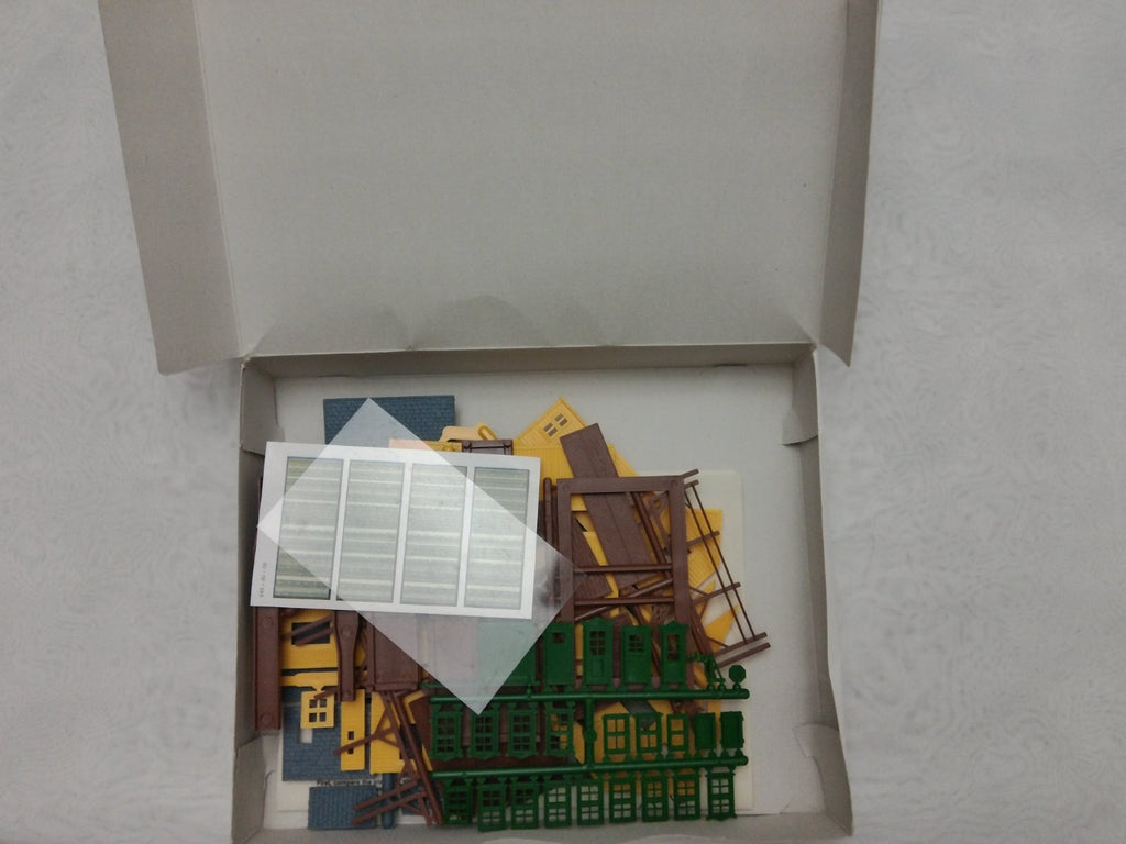Model Power 426 HO Scale Rooming House 1
