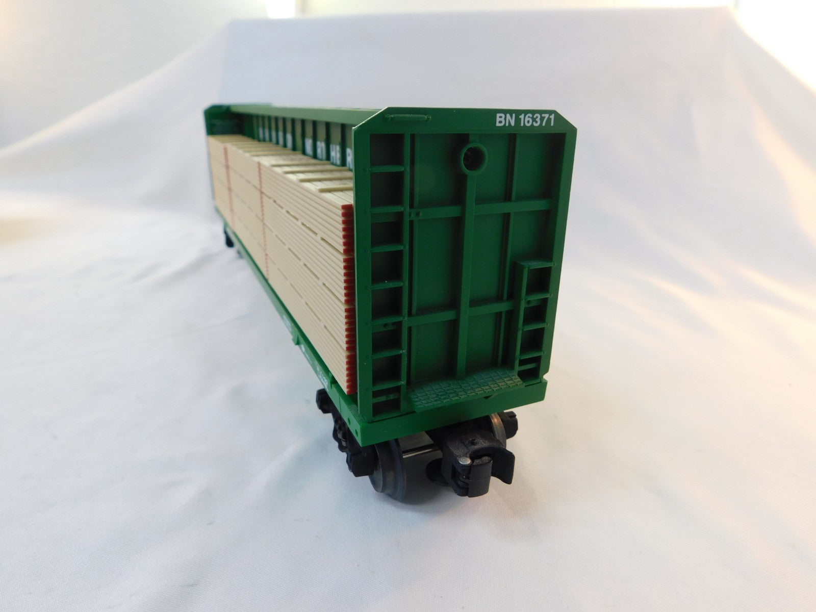 Lionel 6-16371 O Scale I-Beam Flatcar with Wood Load, Burlington Northern #163713